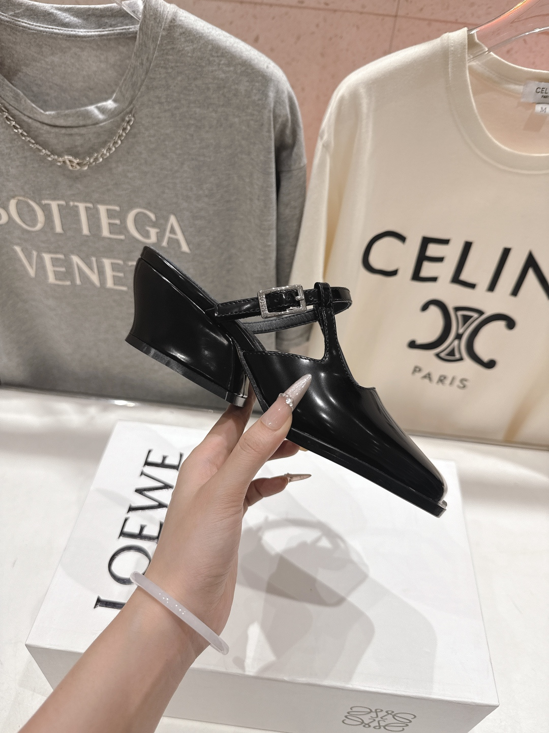 高版本出厂 LOEWE/罗意威F036 2026ss春夏新款高跟玛丽珍凉鞋芭蕾舞鞋别致的一体鞋面设计，展