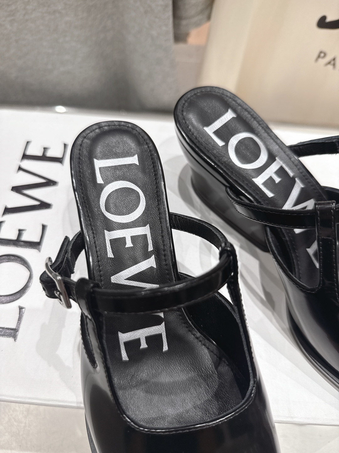 高版本出厂 LOEWE/罗意威F036 2026ss春夏新款高跟玛丽珍凉鞋芭蕾舞鞋别致的一体鞋面设计，展