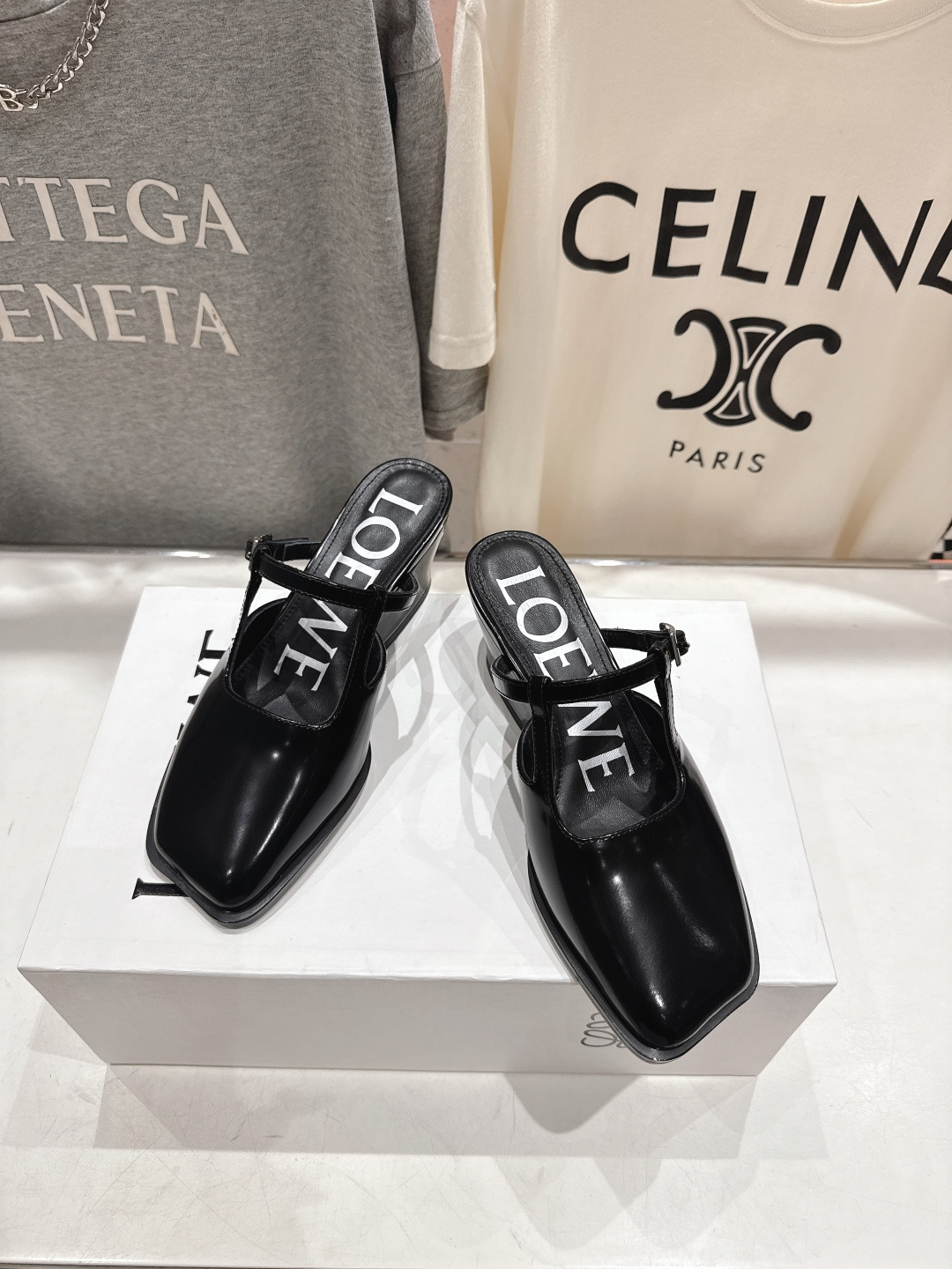 高版本出厂 LOEWE/罗意威F036 2026ss春夏新款高跟玛丽珍凉鞋芭蕾舞鞋别致的一体鞋面设计，展