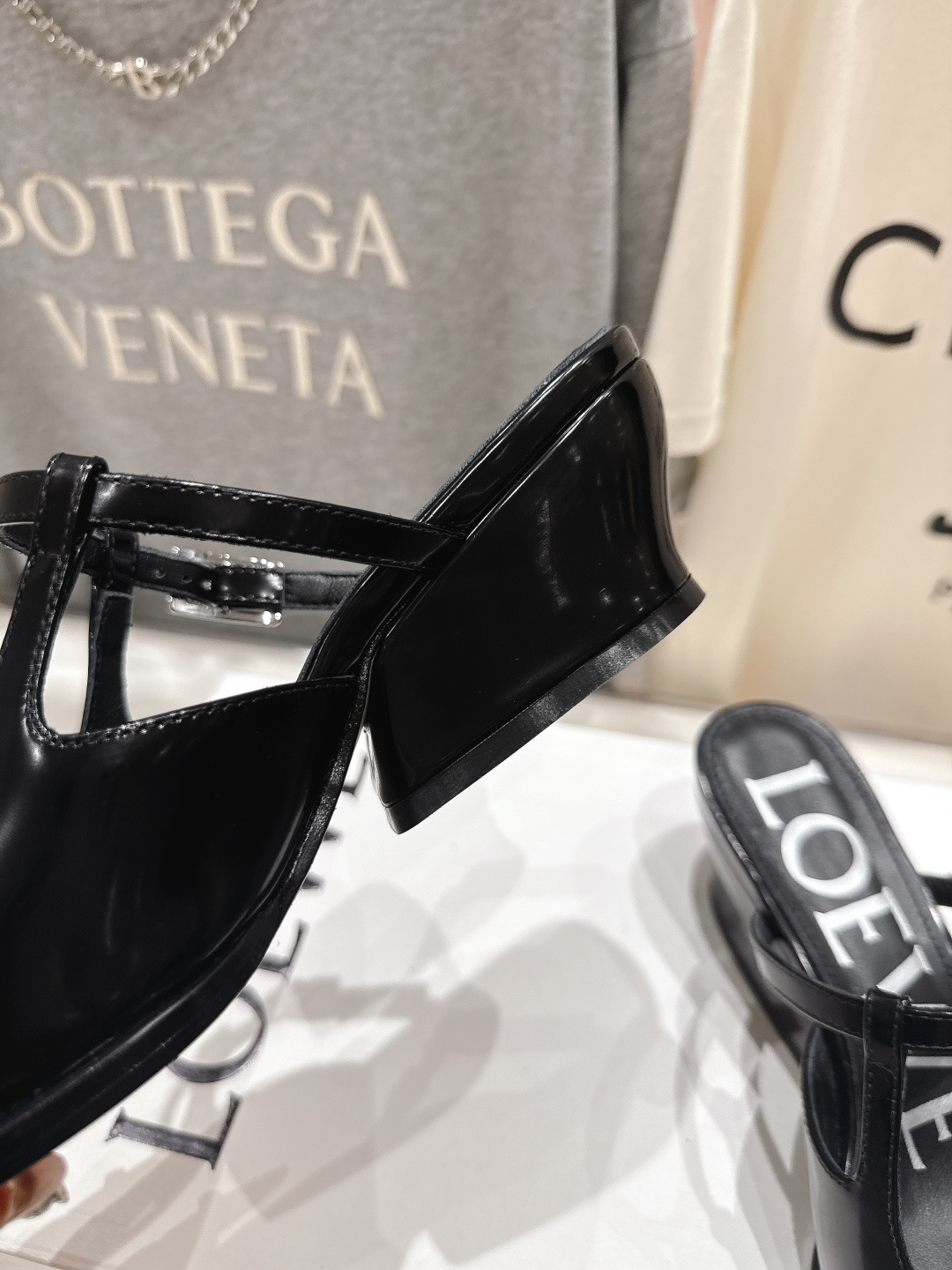 高版本出厂 LOEWE/罗意威F036 2026ss春夏新款高跟玛丽珍凉鞋芭蕾舞鞋别致的一体鞋面设计，展