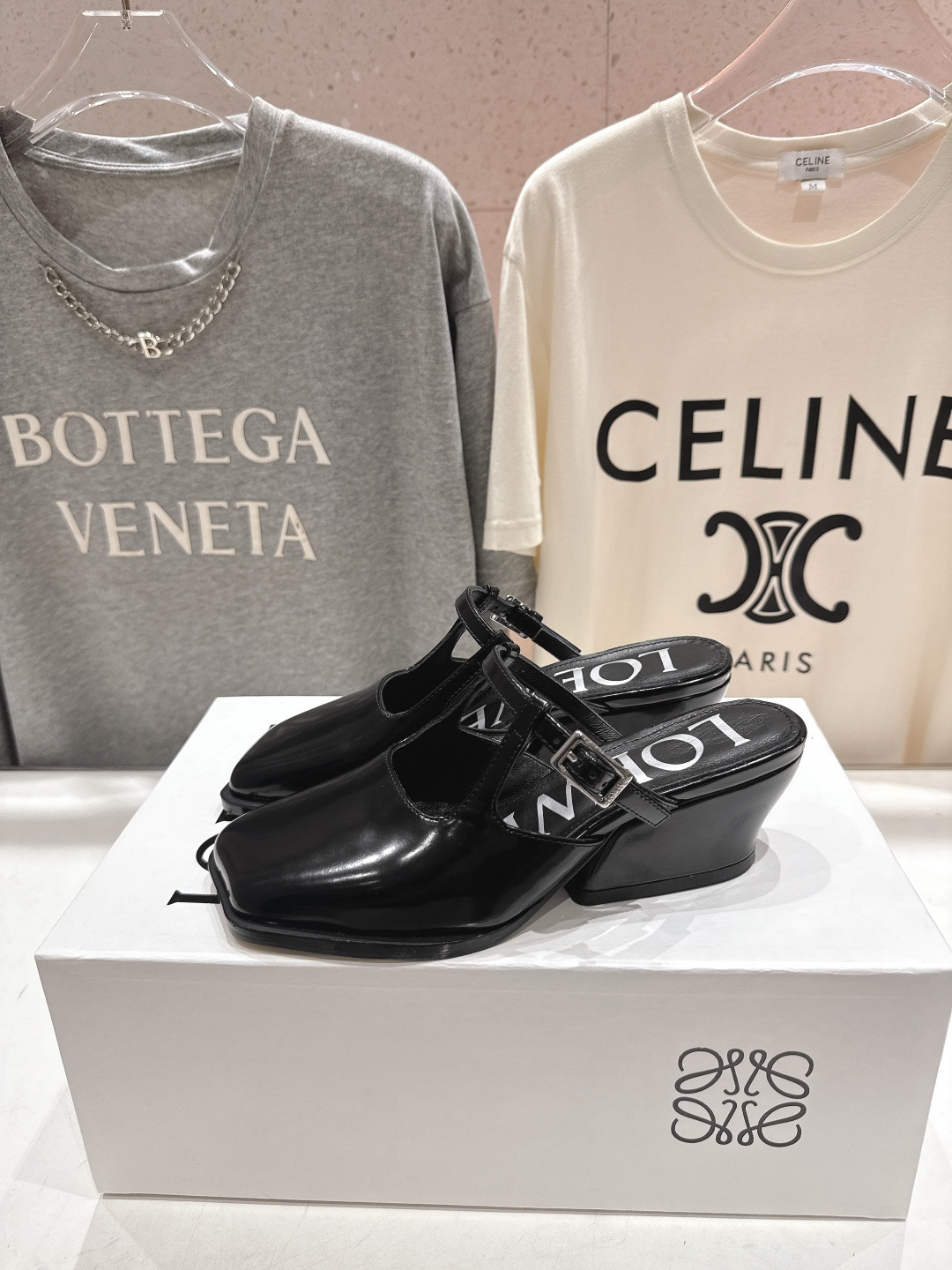 高版本出厂 LOEWE/罗意威F036 2026ss春夏新款高跟玛丽珍凉鞋芭蕾舞鞋别致的一体鞋面设计，展