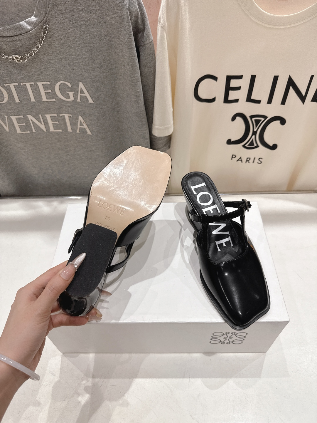 高版本出厂 LOEWE/罗意威F036 2026ss春夏新款高跟玛丽珍凉鞋芭蕾舞鞋别致的一体鞋面设计，展