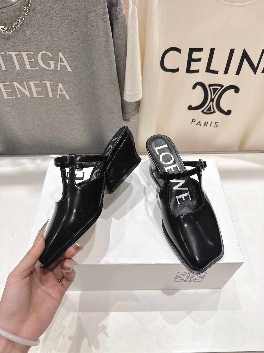 高版本出厂 LOEWE/罗意威F036 2026ss春夏新款高跟玛丽珍凉鞋芭蕾舞鞋别致的一体鞋面设计，展