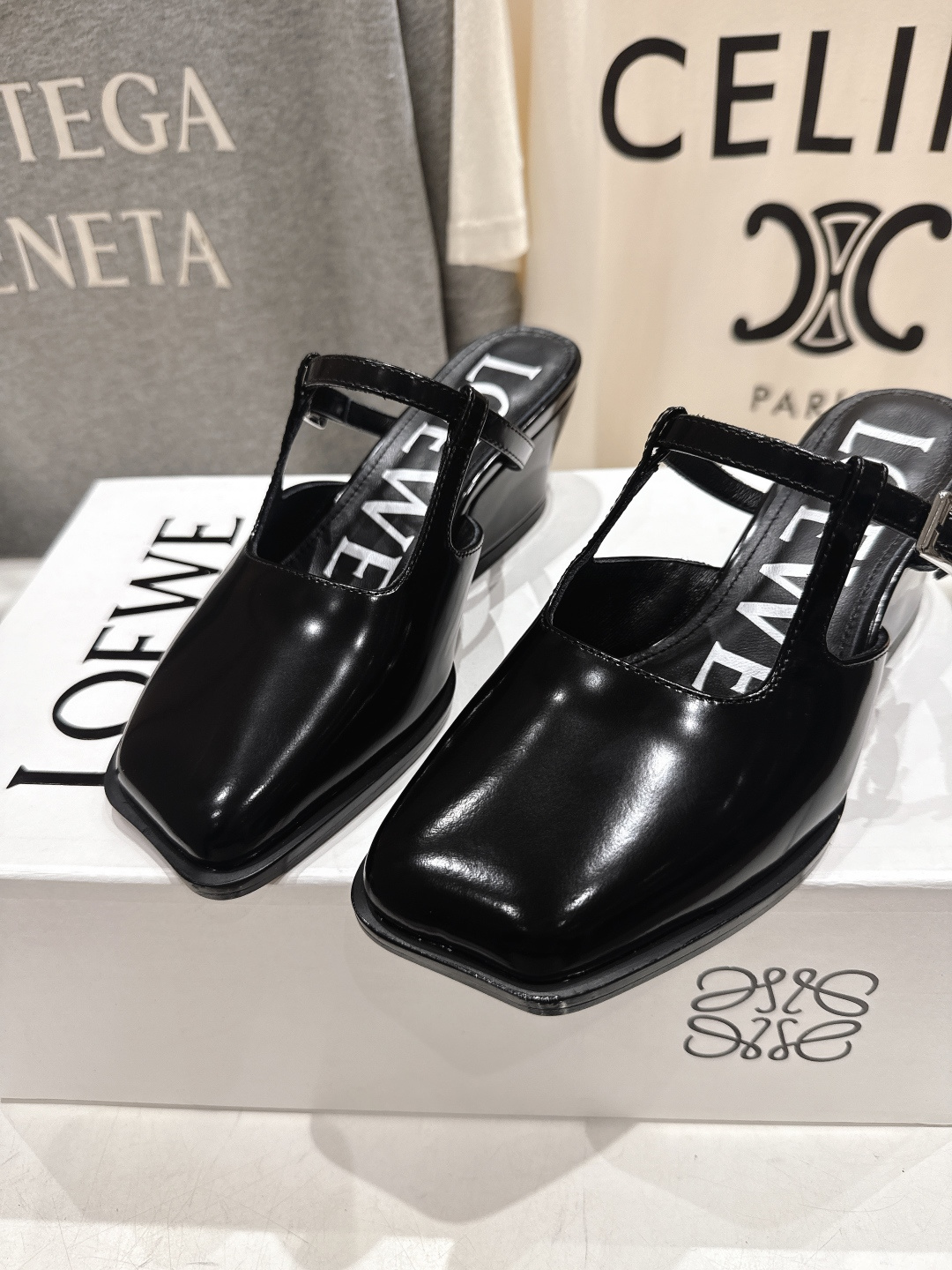 高版本出厂 LOEWE/罗意威F036 2026ss春夏新款高跟玛丽珍凉鞋芭蕾舞鞋别致的一体鞋面设计，展