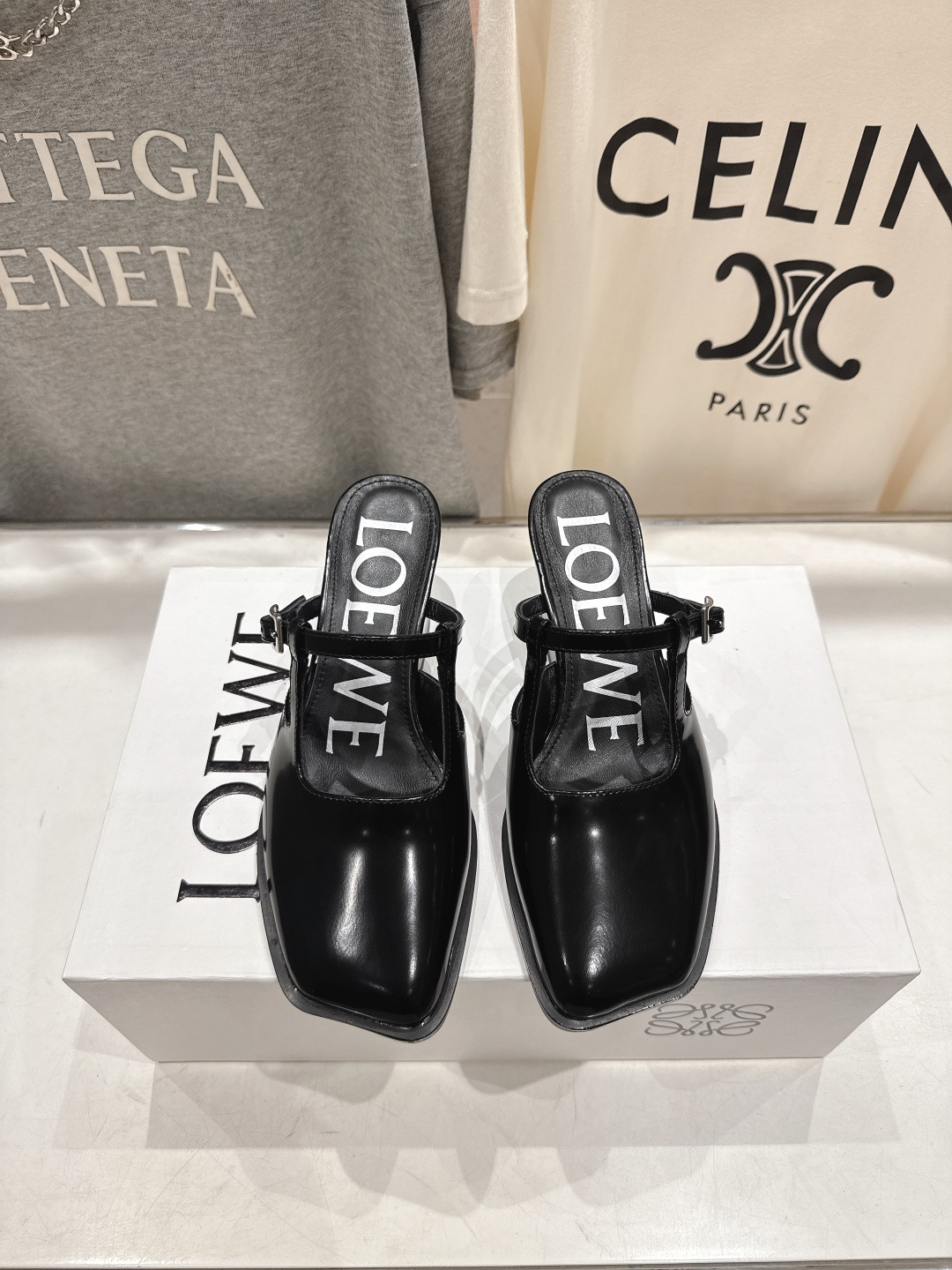 高版本出厂 LOEWE/罗意威F036 2026ss春夏新款高跟玛丽珍凉鞋芭蕾舞鞋别致的一体鞋面设计，展