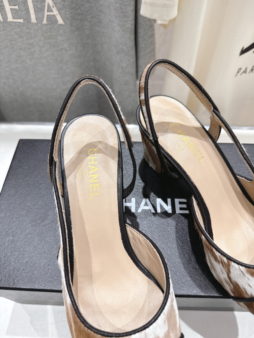 高版本出厂 CHANEL/香奈儿 小香F013 2026ss春夏🆕新款小圆头玛丽珍高跟凉鞋鞋楦精美，米兰