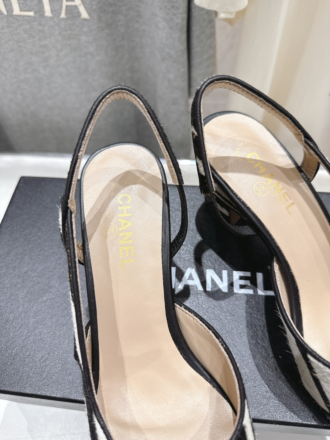 高版本出厂 CHANEL/香奈儿 小香F013 2026ss春夏🆕新款小圆头玛丽珍高跟凉鞋鞋楦精美，米兰