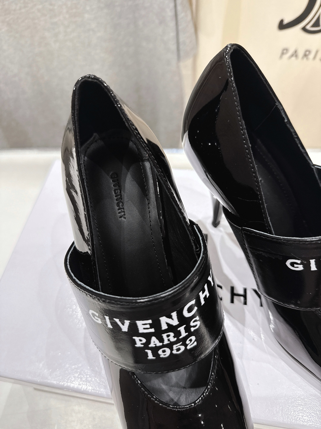 高版本出厂 Givenchy/纪梵希F030 26ss早春走秀新款 章若楠同款Sliced Square