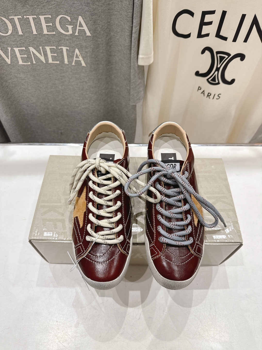 NO:670181,Top version Guanhuo men's size GGDB~~ New distressed dirty shoes Dexun shoes casual shoes for couples Golden Goose Deluxe Brand original development, details in place~ # 不胜来比 # The best version on the entire network # It is very popular to fight against white shoes, and step on all kinds of dirty shoes!  Celebrity private server foot demonstration × It’s so versatile!  You no longer have to worry about washing your shoes!  Original custom-made cowhide for the upper (the essence of distressing), cowhide lining + cowhide feet, original molding with 3.5cm inner heightening latex insole, original TPU two-color outsole... Size: 35-40 for women, 39-44 for men (40 for women, 44 for men, custom-made and non-refundable), casual shoes/sports shoes, sneakers, cowhide19860909顶级版本 莞货 男码 GGDB~~新款做旧脏脏鞋德训鞋休闲鞋情侣款Golden Goose Deluxe Brand 原版开发,细节到位～ # 全网最好版本不服来比 # 火红程度上怼小白鞋,下踩各类小脏鞋！明星私服上脚示范 ×就是这么百搭 ！再也不用担心洗鞋的问题啦！ 鞋面原版定制牛皮（做旧精髓所在）内里牛皮+牛皮垫脚,原版开模3.5cm内增高乳胶鞋垫,原版TPU双色大底…… 码数女35-40 男39-44（女40 男44订做不退换）,休闲鞋/运动鞋,sneakers,cowhide,Women's Shoes