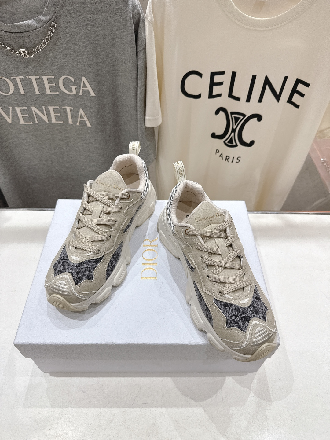 市场高版本 Dior*迪奥D家2026ss新款新色厚底休闲运动鞋老爹鞋，融入d家高定精神诠释经典跑鞋！原