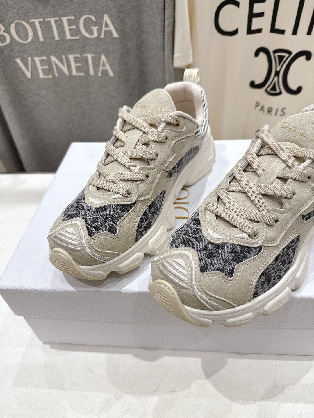 市场高版本 Dior*迪奥D家2026ss新款新色厚底休闲运动鞋老爹鞋，融入d家高定精神诠释经典跑鞋！原