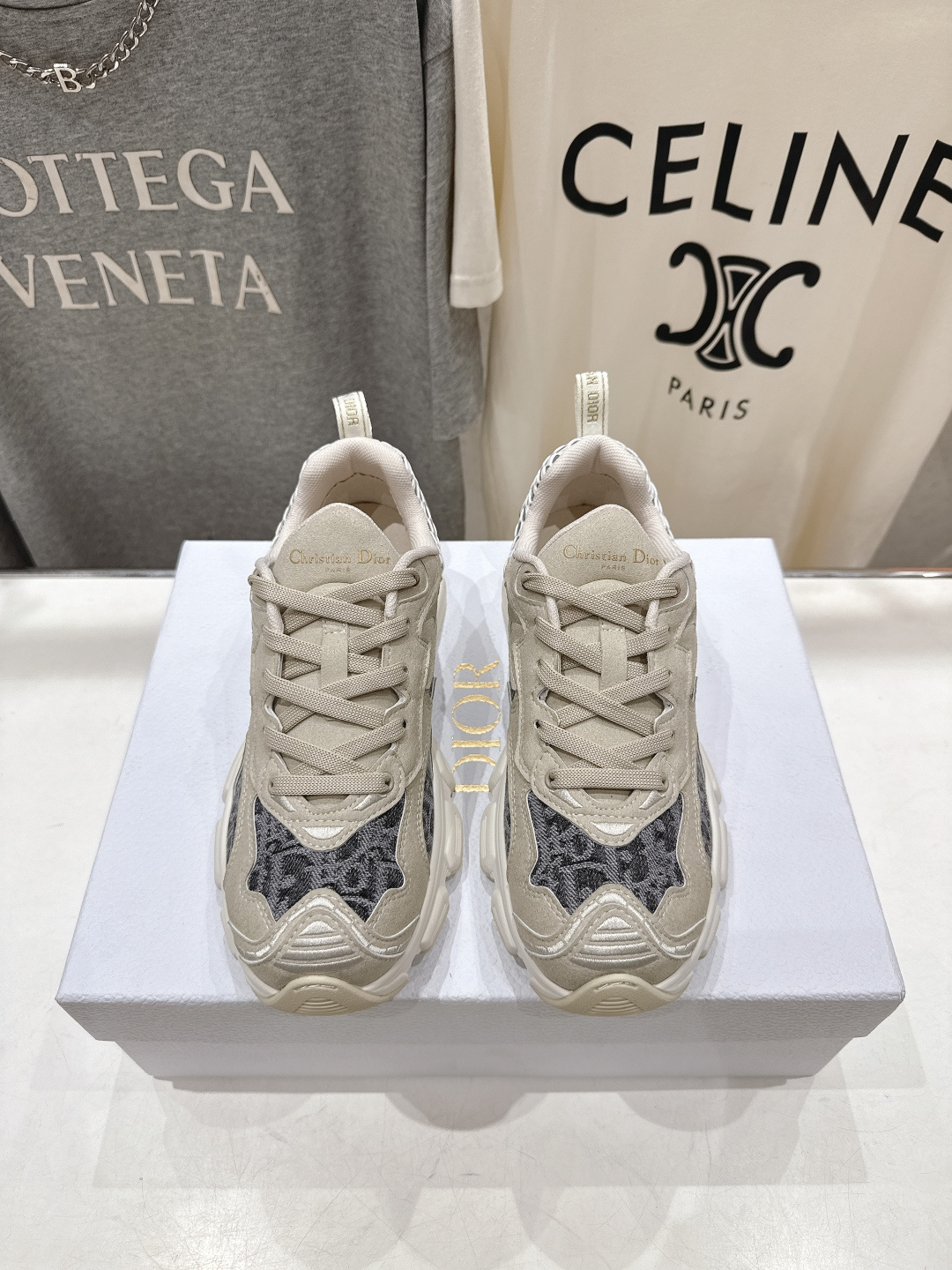 市场高版本 Dior*迪奥D家2026ss新款新色厚底休闲运动鞋老爹鞋，融入d家高定精神诠释经典跑鞋！原