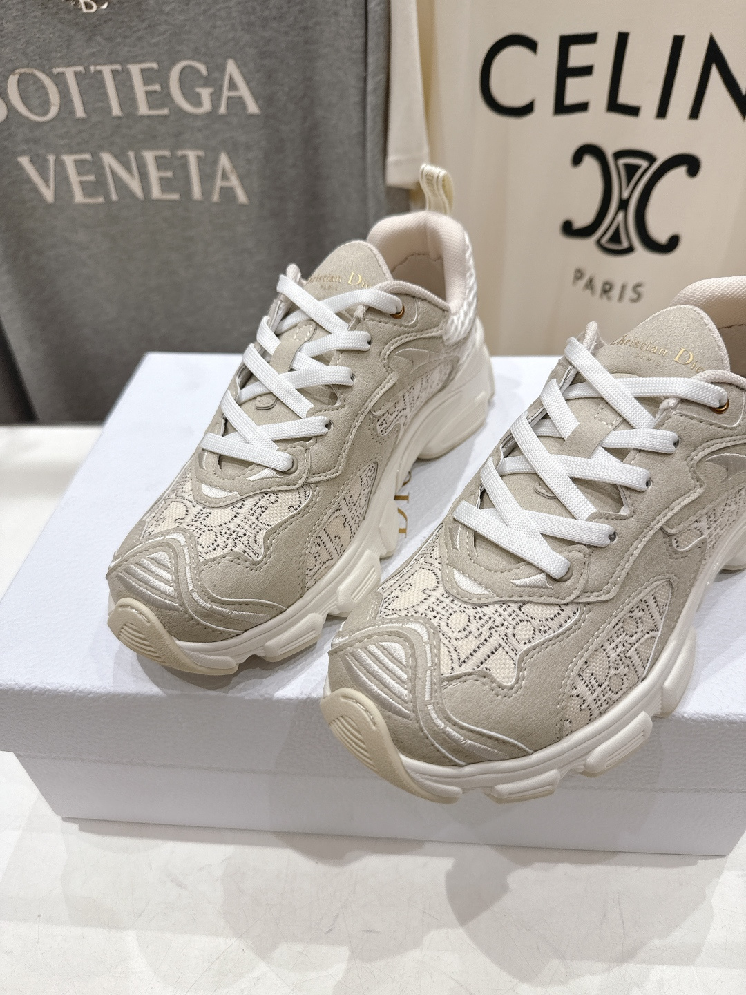 市场高版本 Dior*迪奥D家2026ss新款新色厚底休闲运动鞋老爹鞋，融入d家高定精神诠释经典跑鞋！原