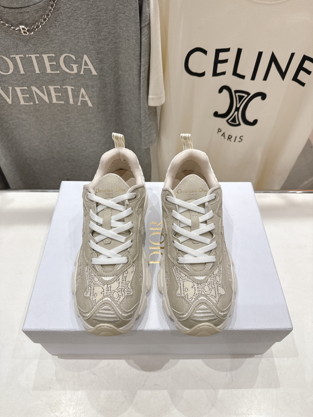 市场高版本 Dior*迪奥D家2026ss新款新色厚底休闲运动鞋老爹鞋，融入d家高定精神诠释经典跑鞋！原