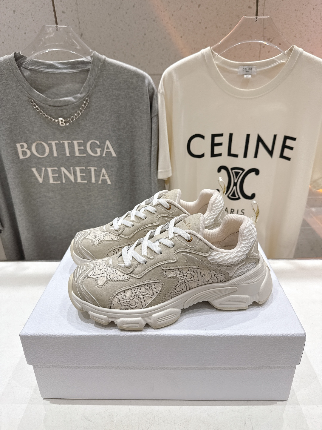 市场高版本 Dior*迪奥D家2026ss新款新色厚底休闲运动鞋老爹鞋，融入d家高定精神诠释经典跑鞋！原