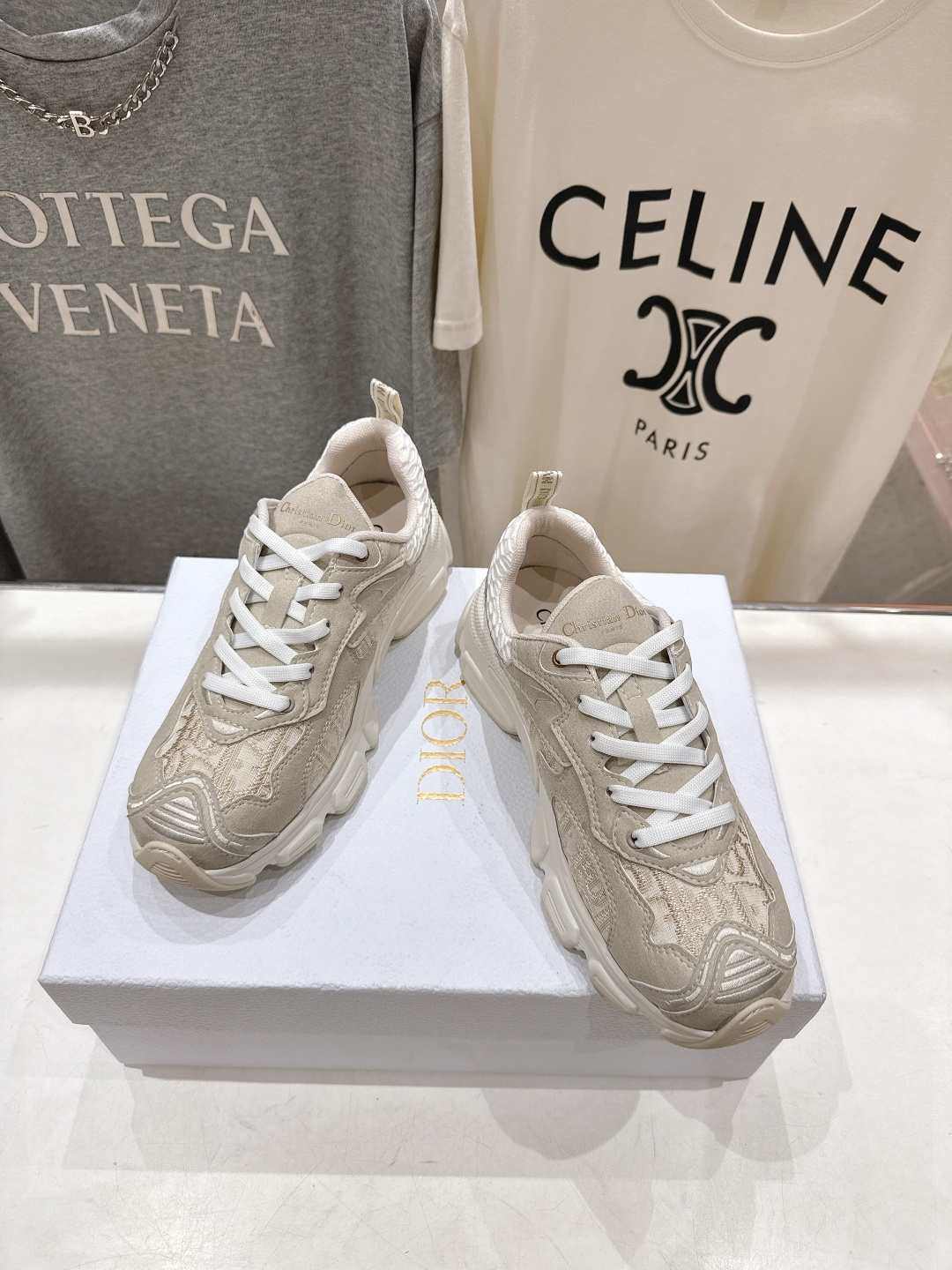 市场高版本 Dior*迪奥D家2026ss新款新色厚底休闲运动鞋老爹鞋，融入d家高定精神诠释经典跑鞋！原