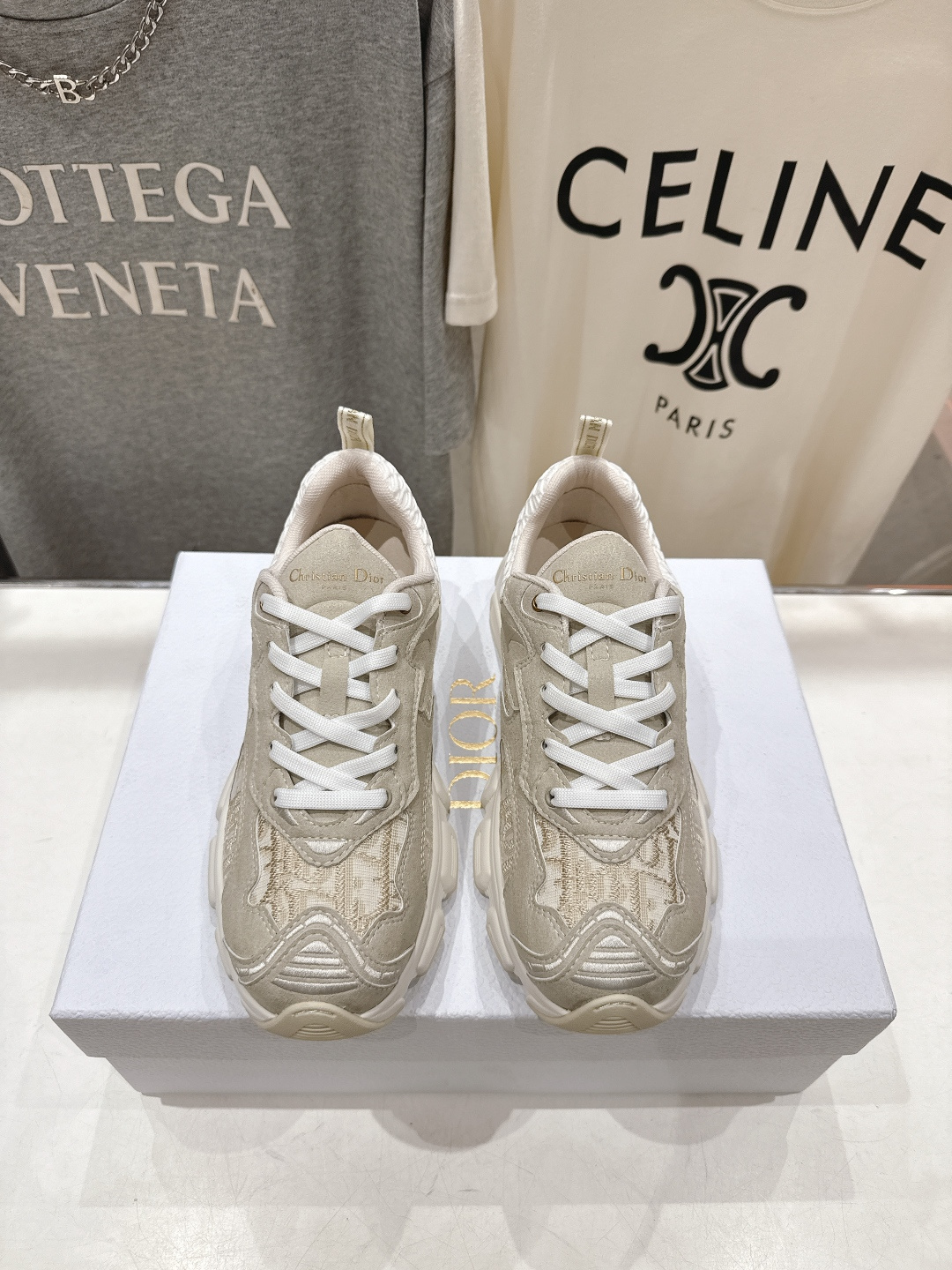 市场高版本 Dior*迪奥D家2026ss新款新色厚底休闲运动鞋老爹鞋，融入d家高定精神诠释经典跑鞋！原