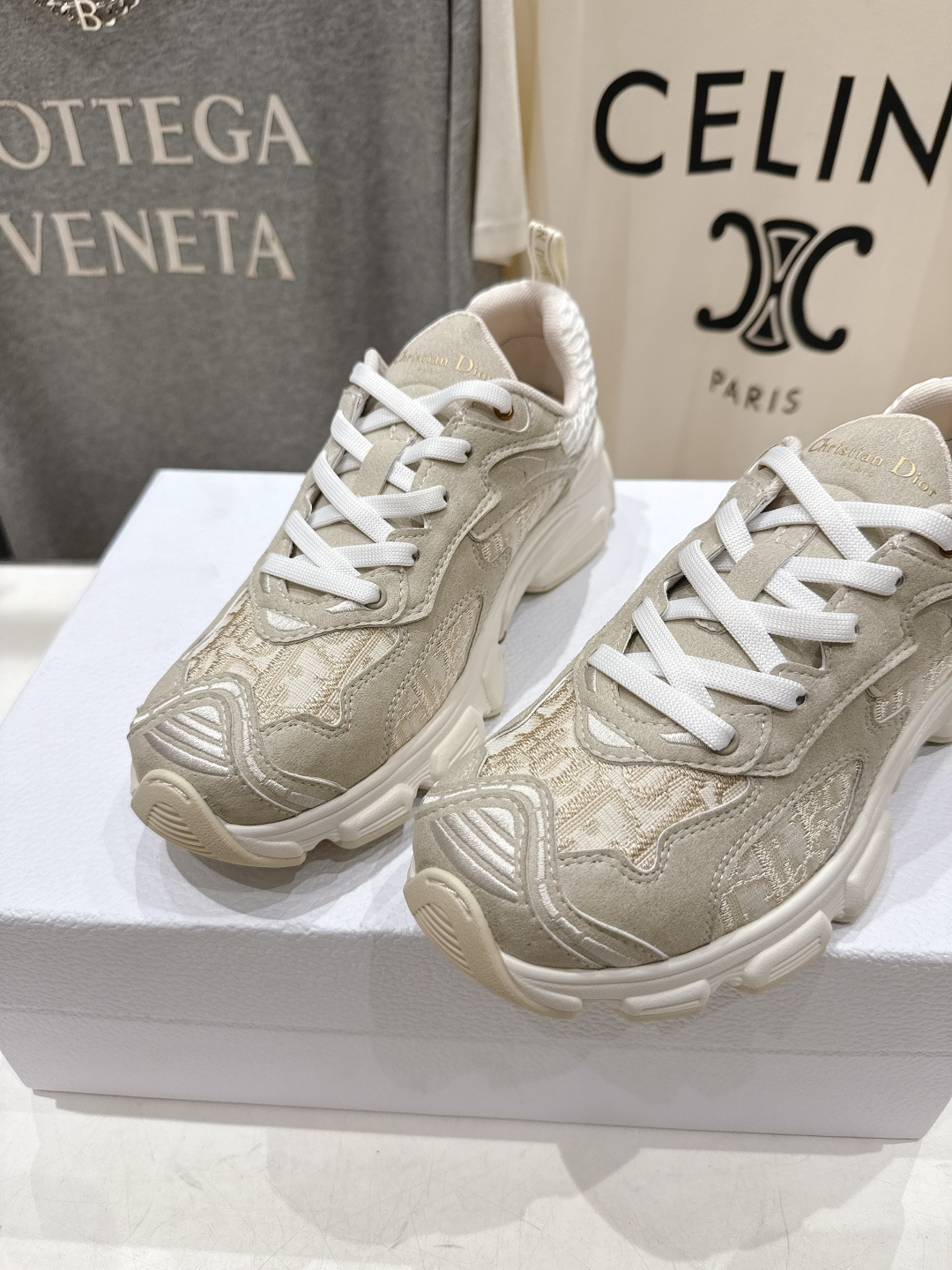 市场高版本 Dior*迪奥D家2026ss新款新色厚底休闲运动鞋老爹鞋，融入d家高定精神诠释经典跑鞋！原