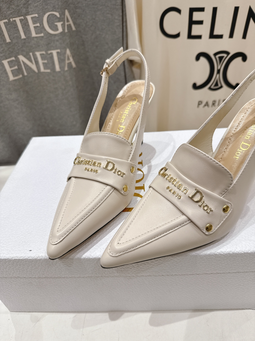 高版本出厂 DIOR*迪奥F031 D家2026ss春夏新款尖头高跟鞋凉鞋时装鞋！顶级版本～超美的脚踝扣