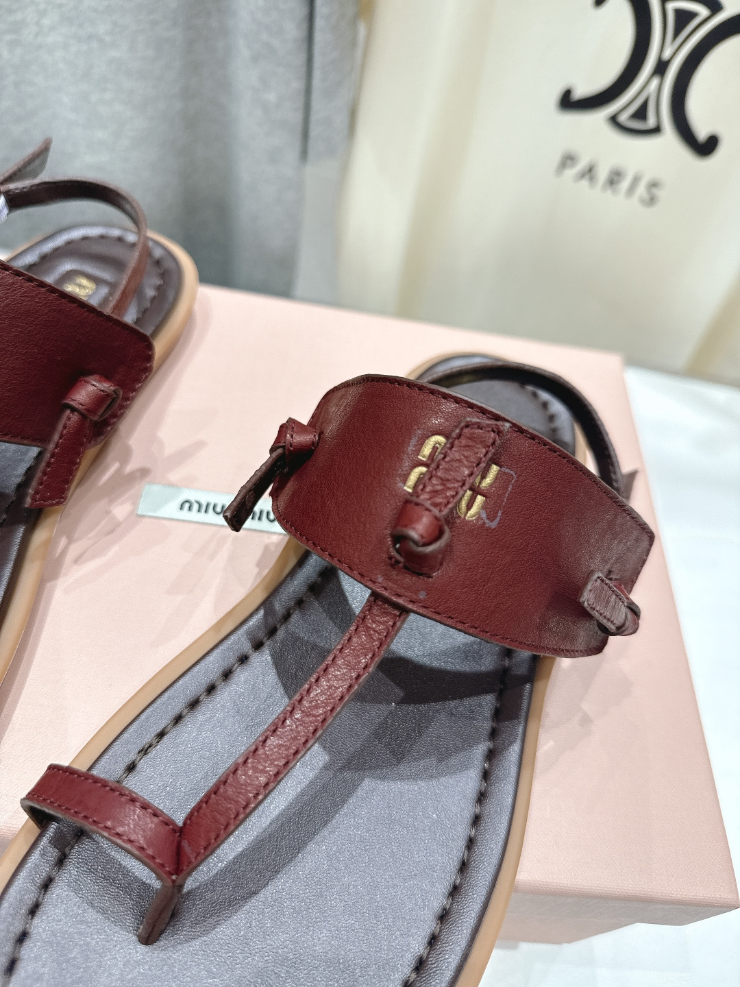 高版本出厂 MiuMiu缪缪2026ss夏季新款仙女简约风夹脚凉鞋🆕夏季百搭款。舒适又好穿，上脚显白 怎