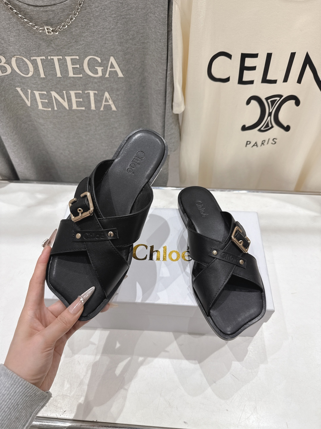 高版本出厂 Chloe 克洛伊F013 2026ss蔻依新款平底交叉带拖鞋闪亮登场啦！简直是时尚感与舒适