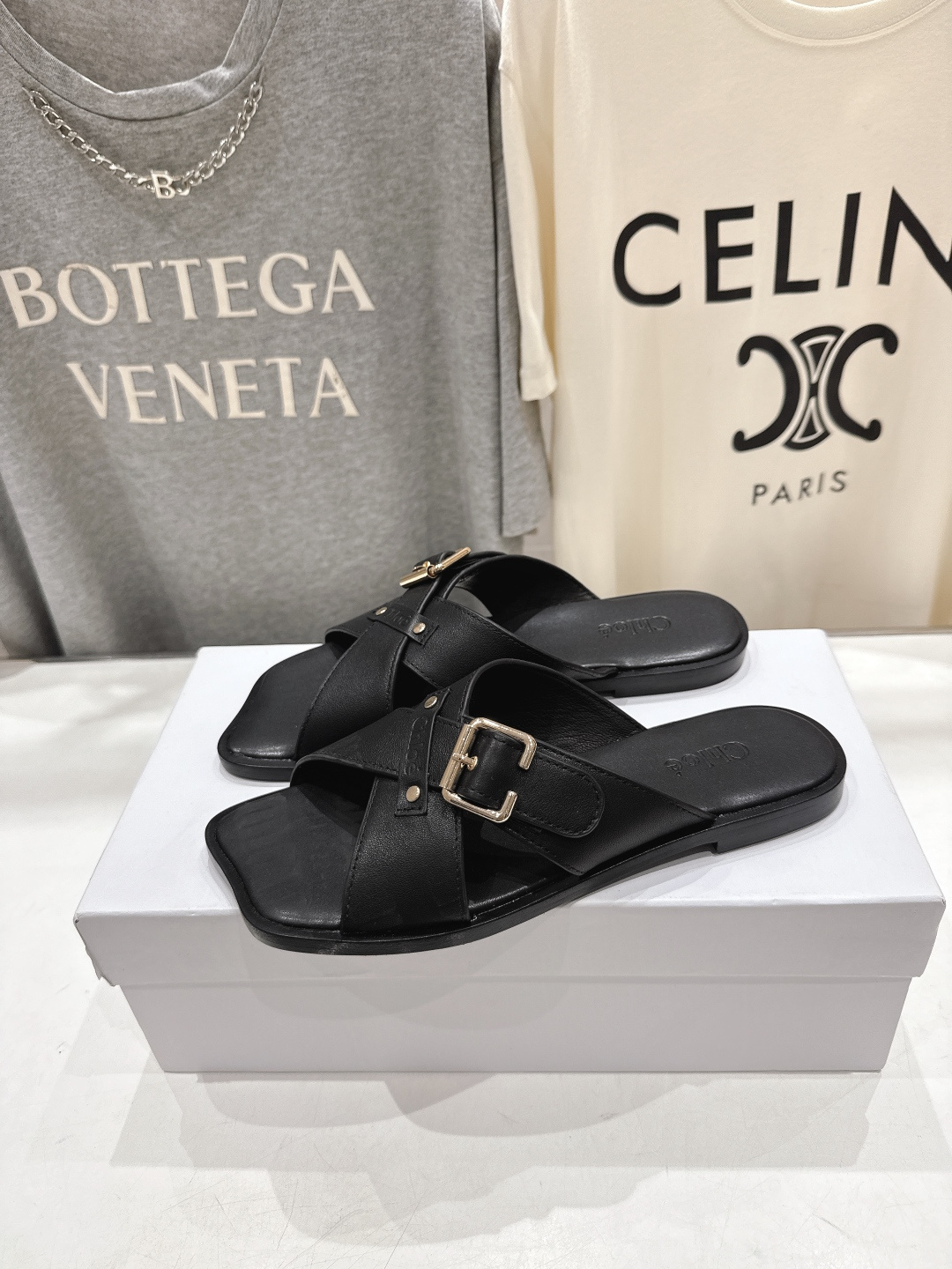 高版本出厂 Chloe 克洛伊F013 2026ss蔻依新款平底交叉带拖鞋闪亮登场啦！简直是时尚感与舒适