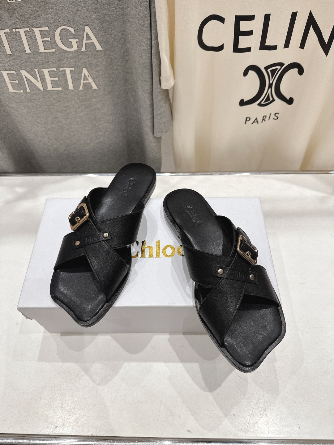 高版本出厂 Chloe 克洛伊F013 2026ss蔻依新款平底交叉带拖鞋闪亮登场啦！简直是时尚感与舒适
