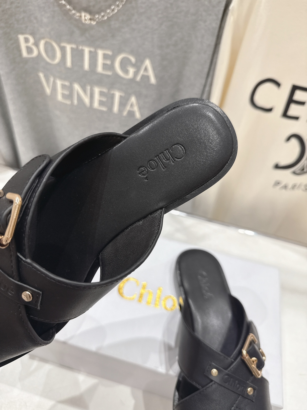 高版本出厂 Chloe 克洛伊F013 2026ss蔻依新款平底交叉带拖鞋闪亮登场啦！简直是时尚感与舒适