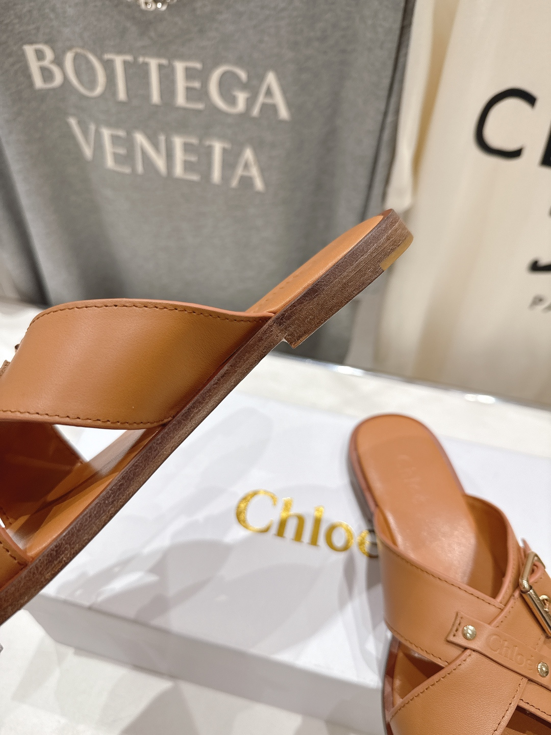 高版本出厂 Chloe 克洛伊F013 2026ss蔻依新款平底交叉带拖鞋闪亮登场啦！简直是时尚感与舒适