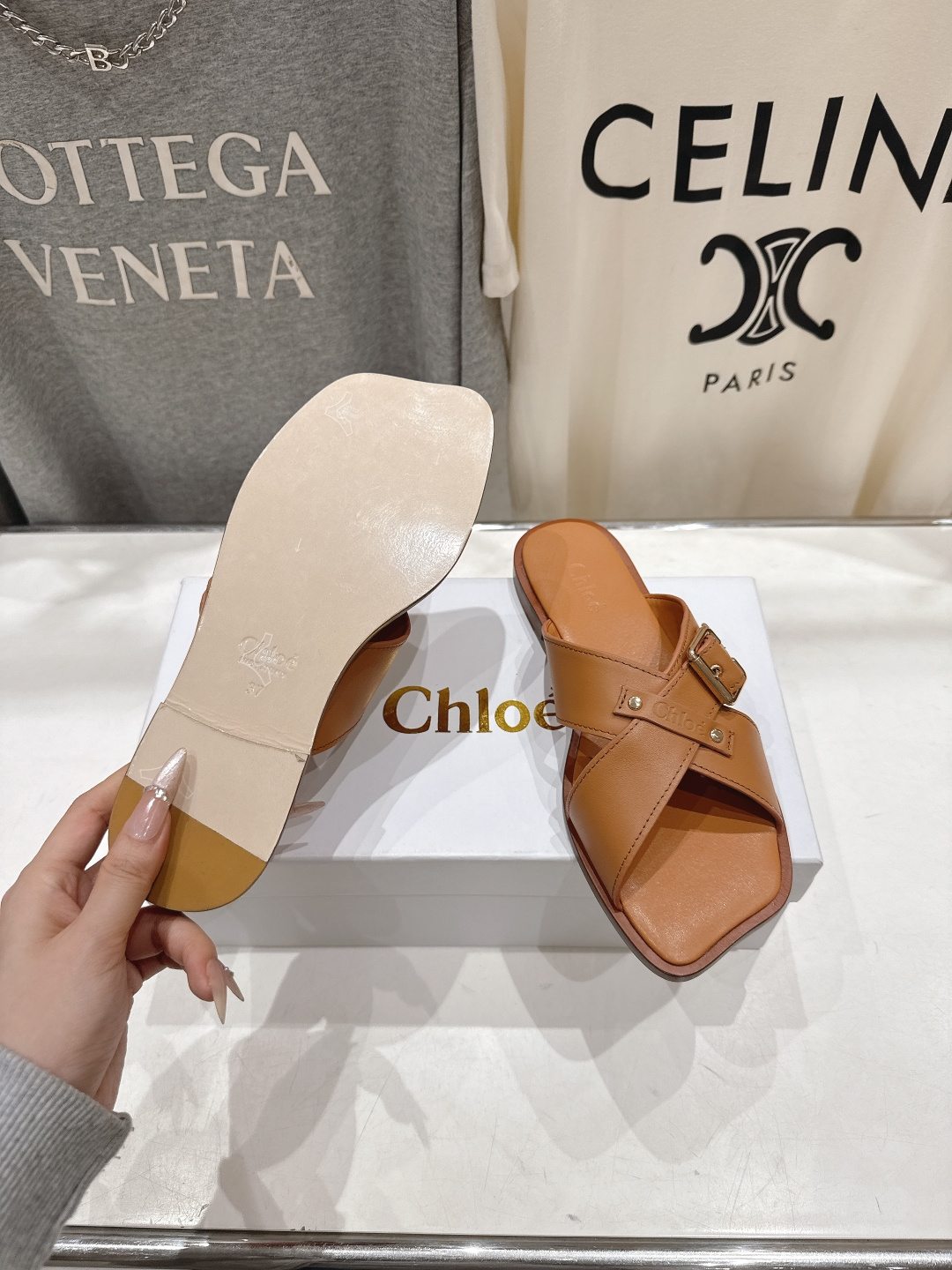 高版本出厂 Chloe 克洛伊F013 2026ss蔻依新款平底交叉带拖鞋闪亮登场啦！简直是时尚感与舒适