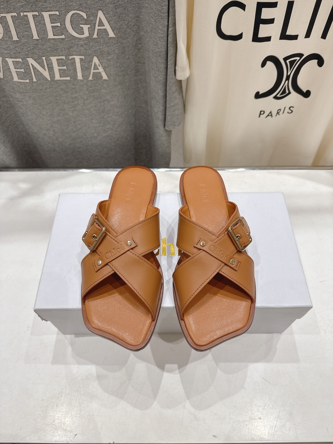 高版本出厂 Chloe 克洛伊F013 2026ss蔻依新款平底交叉带拖鞋闪亮登场啦！简直是时尚感与舒适