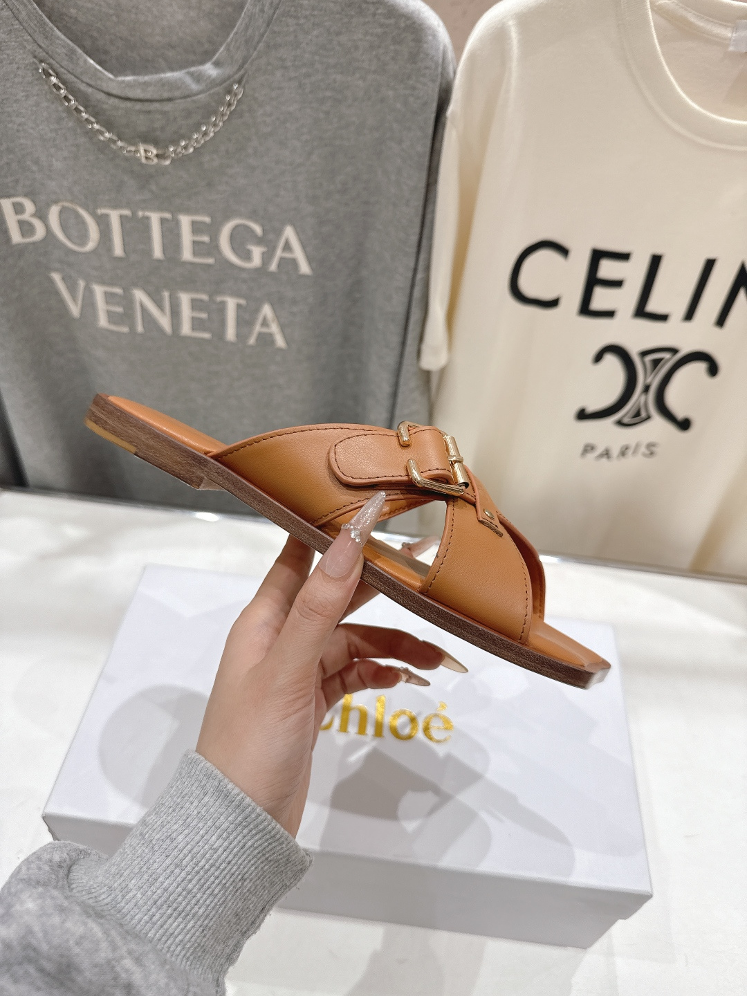 高版本出厂 Chloe 克洛伊F013 2026ss蔻依新款平底交叉带拖鞋闪亮登场啦！简直是时尚感与舒适