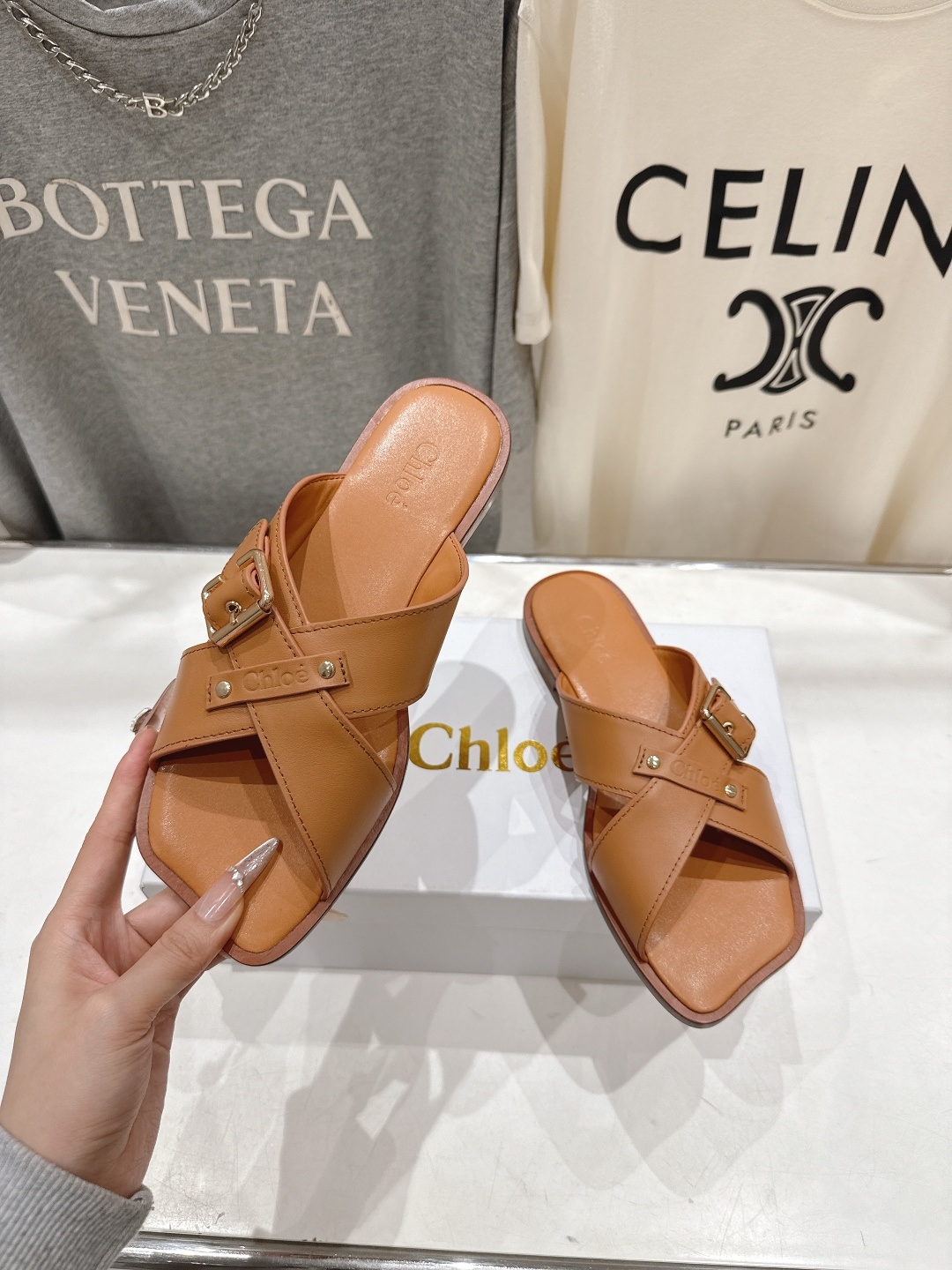 高版本出厂 Chloe 克洛伊F013 2026ss蔻依新款平底交叉带拖鞋闪亮登场啦！简直是时尚感与舒适