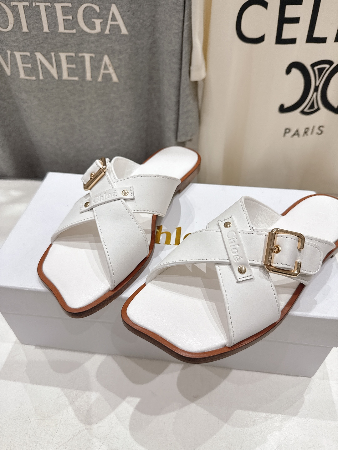 高版本出厂 Chloe 克洛伊F013 2026ss蔻依新款平底交叉带拖鞋闪亮登场啦！简直是时尚感与舒适