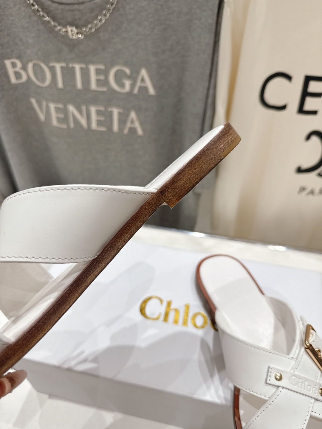 高版本出厂 Chloe 克洛伊F013 2026ss蔻依新款平底交叉带拖鞋闪亮登场啦！简直是时尚感与舒适