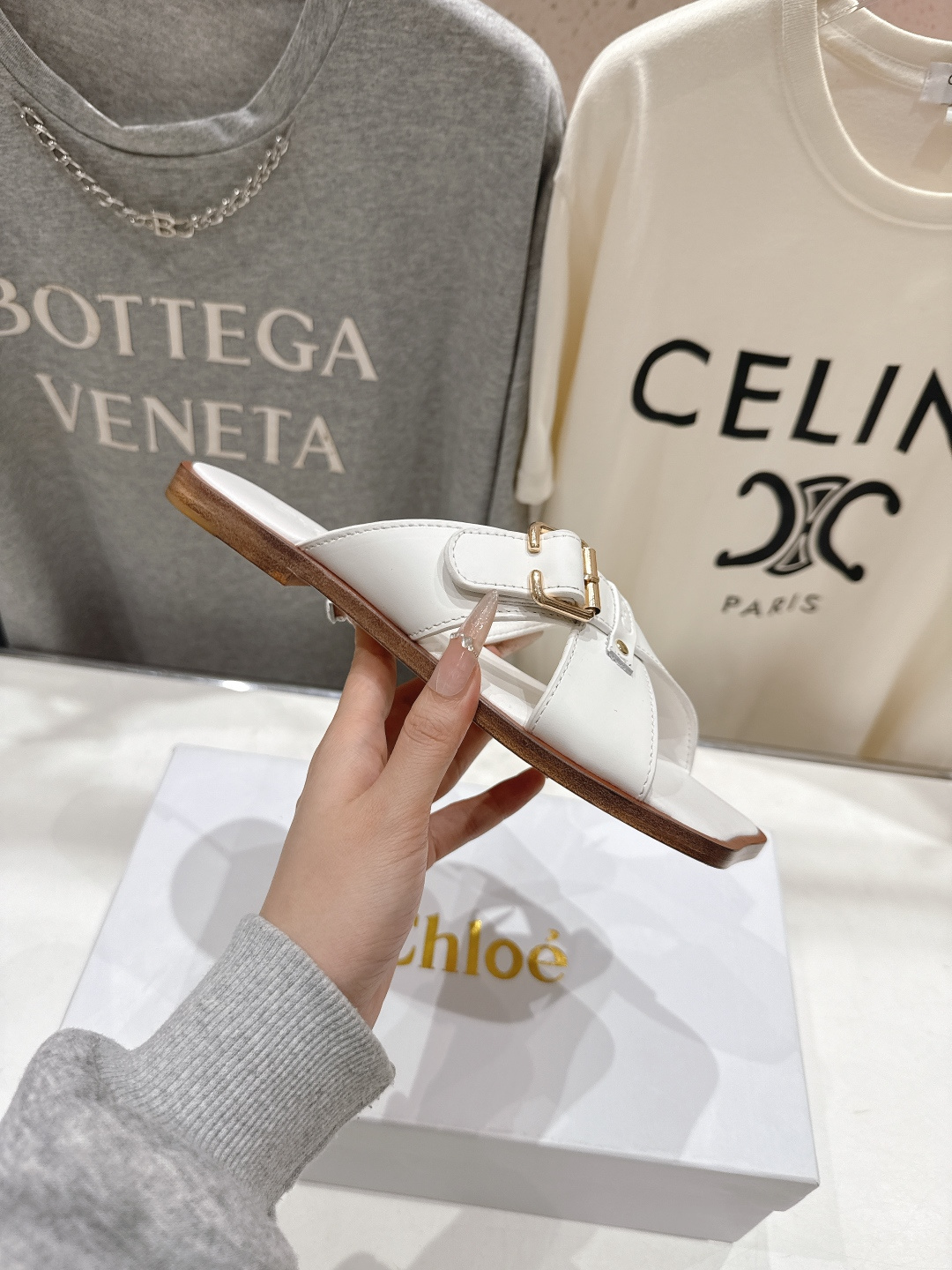 高版本出厂 Chloe 克洛伊F013 2026ss蔻依新款平底交叉带拖鞋闪亮登场啦！简直是时尚感与舒适