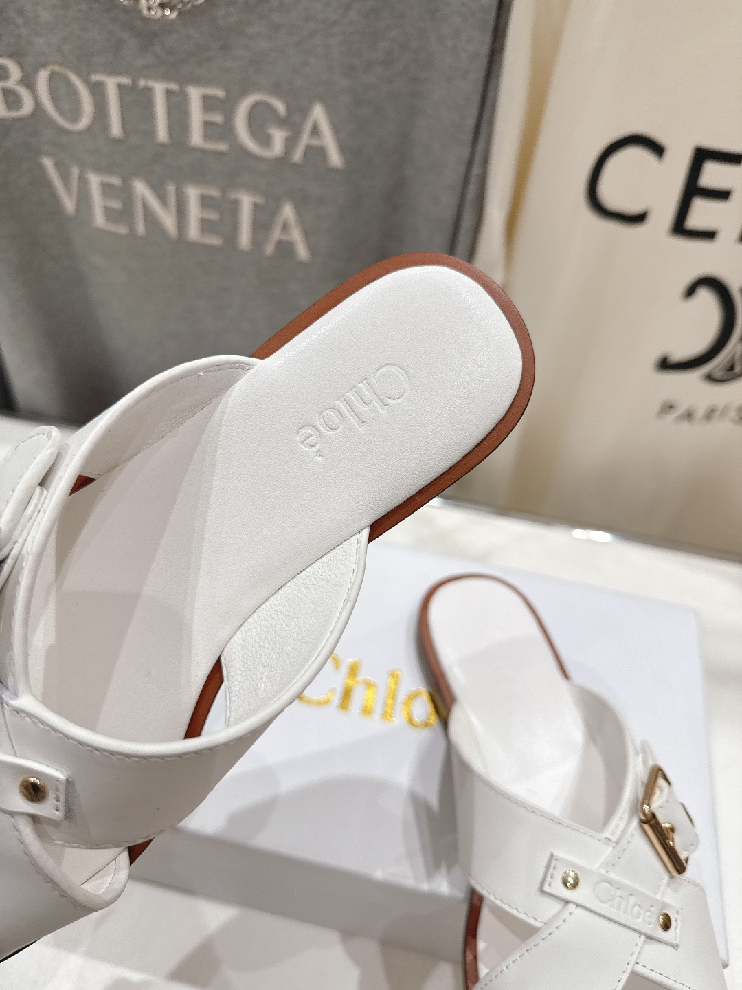 高版本出厂 Chloe 克洛伊F013 2026ss蔻依新款平底交叉带拖鞋闪亮登场啦！简直是时尚感与舒适