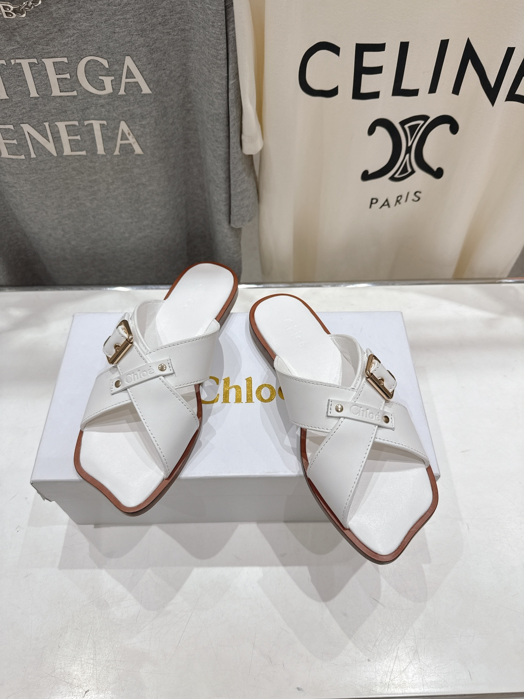 高版本出厂 Chloe 克洛伊F013 2026ss蔻依新款平底交叉带拖鞋闪亮登场啦！简直是时尚感与舒适