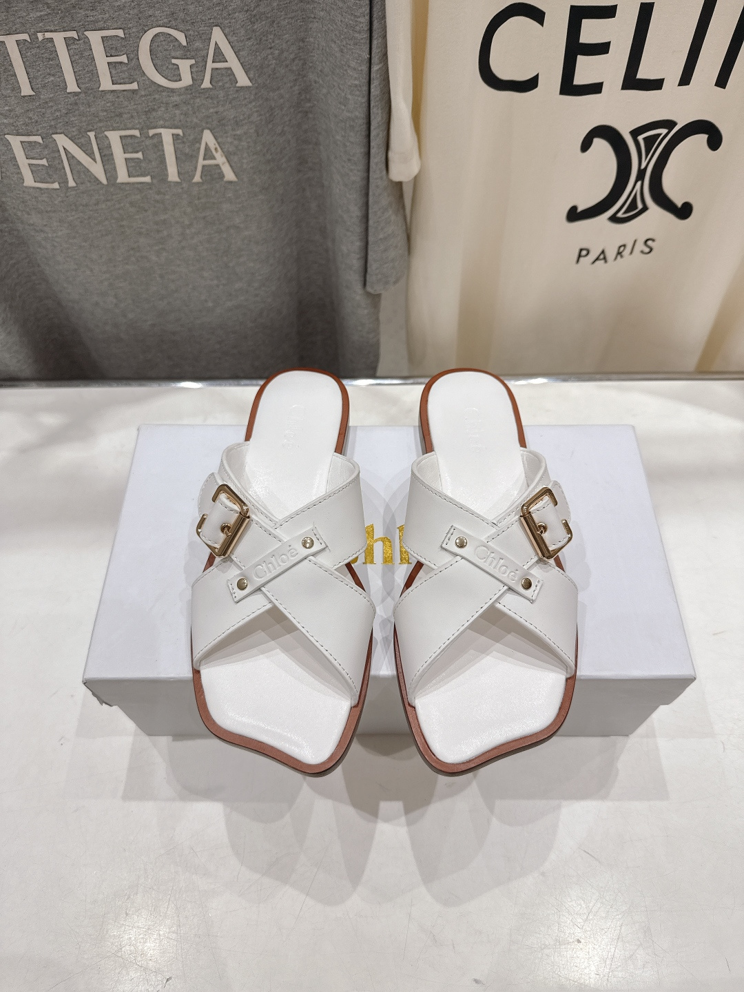 高版本出厂 Chloe 克洛伊F013 2026ss蔻依新款平底交叉带拖鞋闪亮登场啦！简直是时尚感与舒适