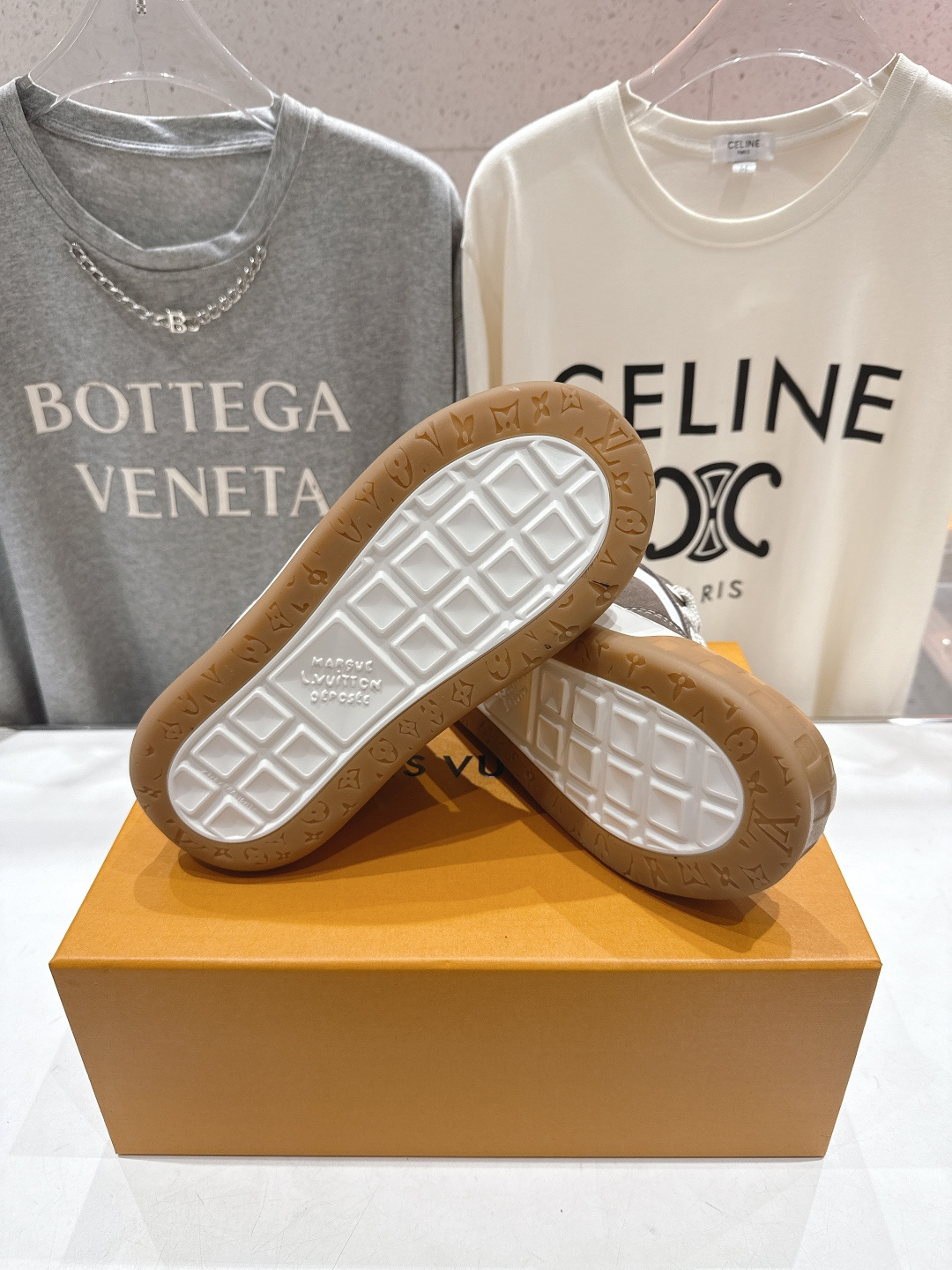 高版本出厂 情侣款 LOUIS VUITTON～LV路易威登F048 L家驴牌最新走秀款Tilted系列