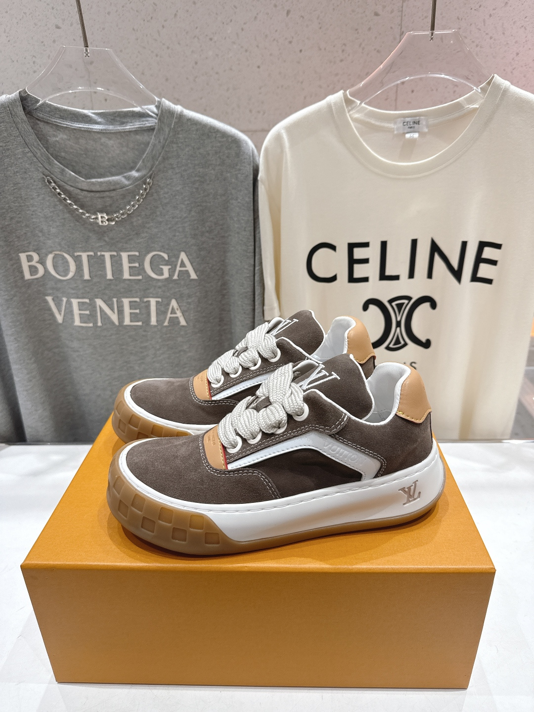 高版本出厂 情侣款 LOUIS VUITTON～LV路易威登F048 L家驴牌最新走秀款Tilted系列