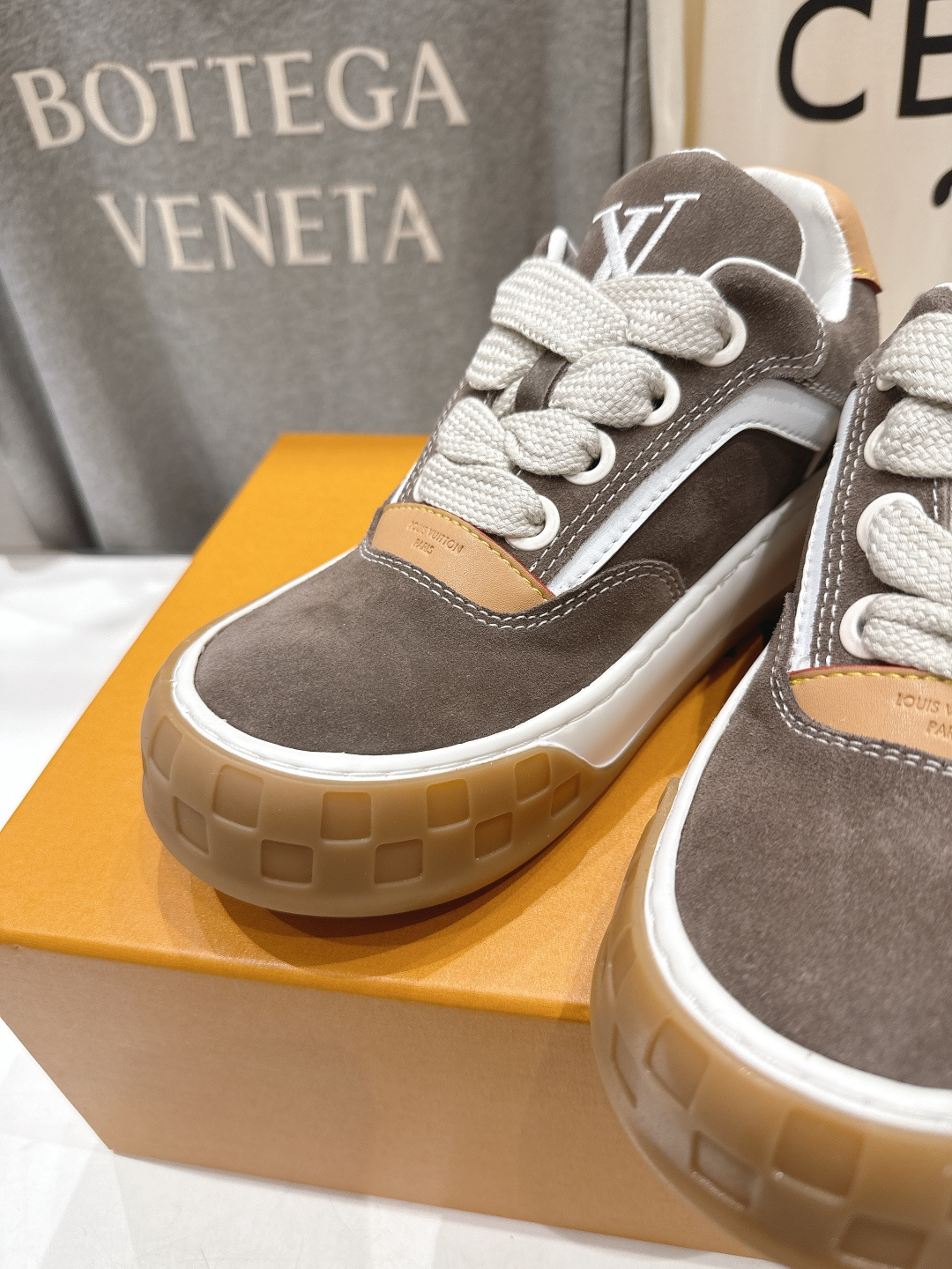 高版本出厂 情侣款 LOUIS VUITTON～LV路易威登F048 L家驴牌最新走秀款Tilted系列