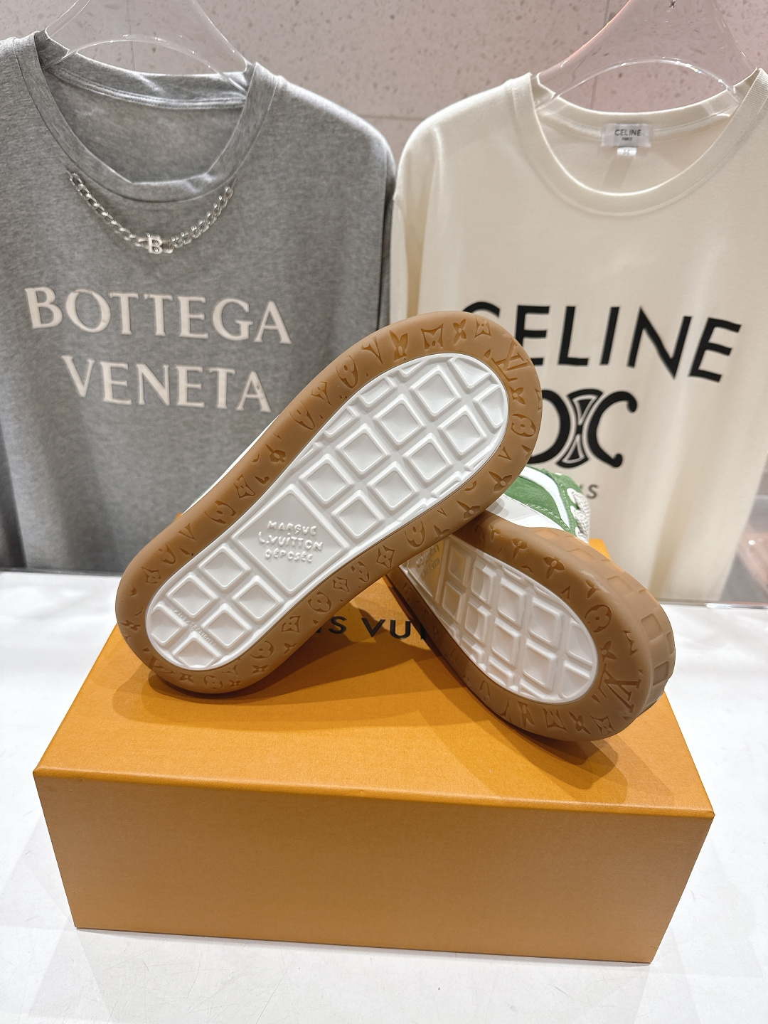 高版本出厂 情侣款 LOUIS VUITTON～LV路易威登F048 L家驴牌最新走秀款Tilted系列