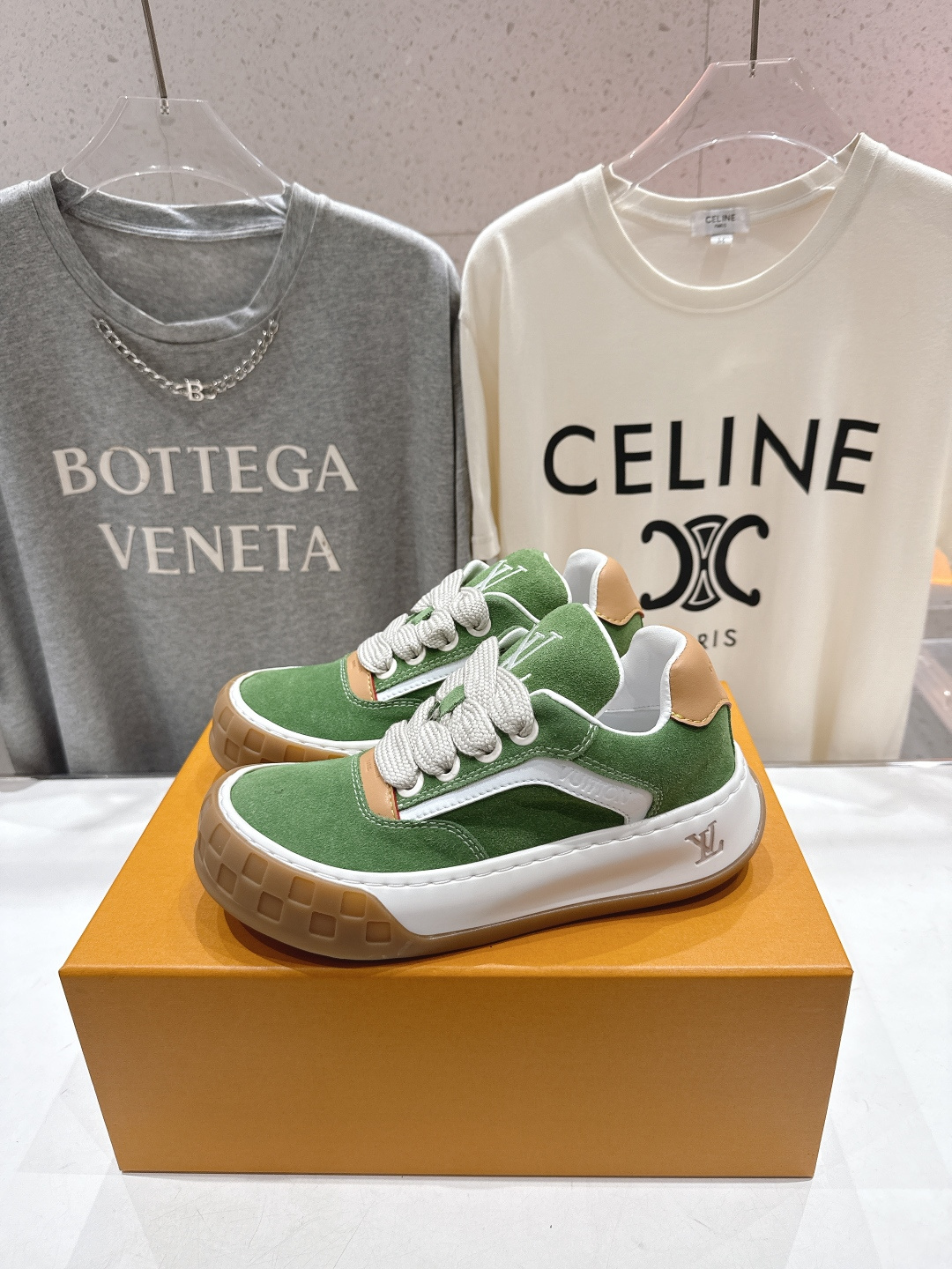 高版本出厂 情侣款 LOUIS VUITTON～LV路易威登F048 L家驴牌最新走秀款Tilted系列