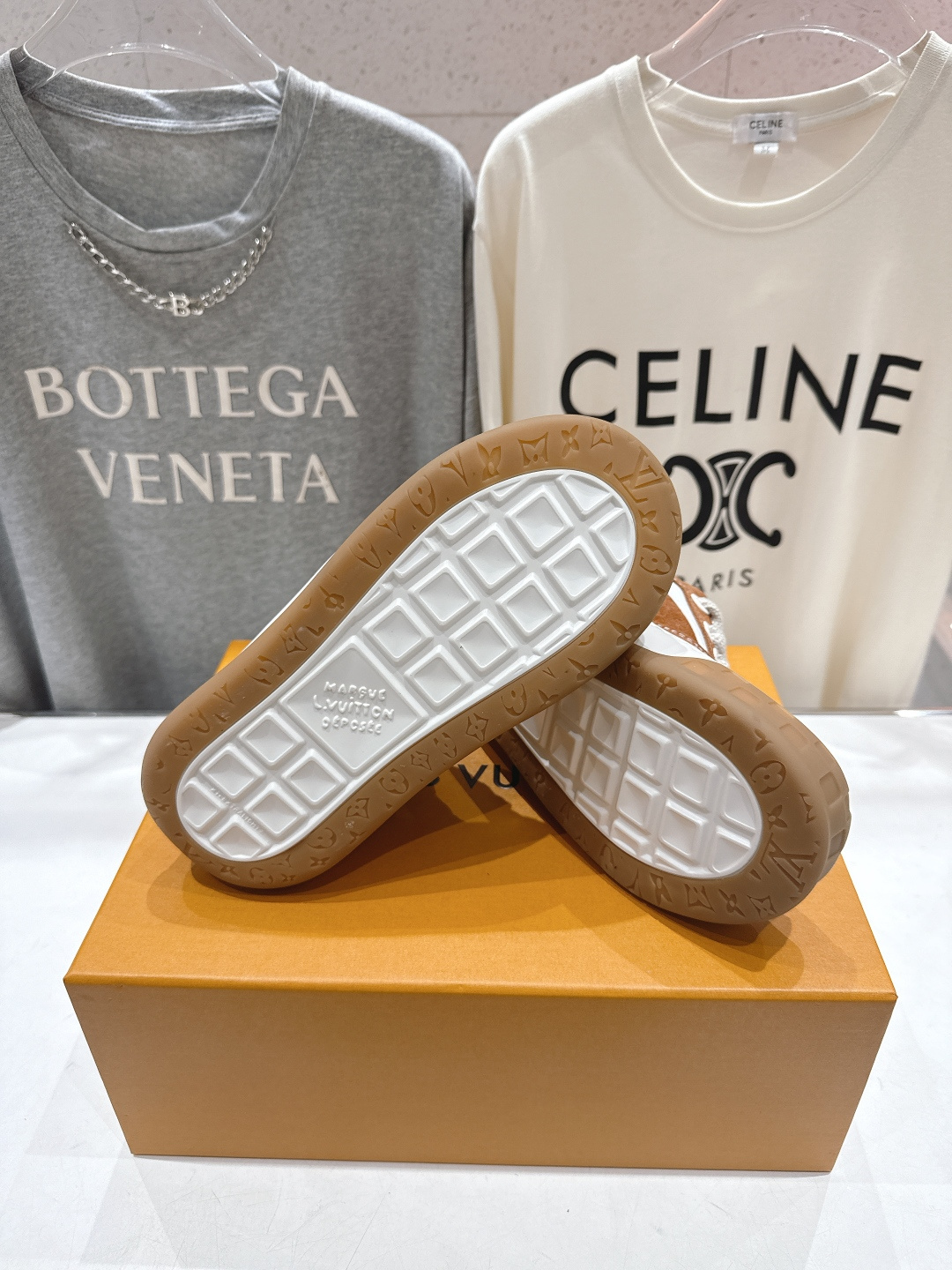 高版本出厂 情侣款 LOUIS VUITTON～LV路易威登F048 L家驴牌最新走秀款Tilted系列