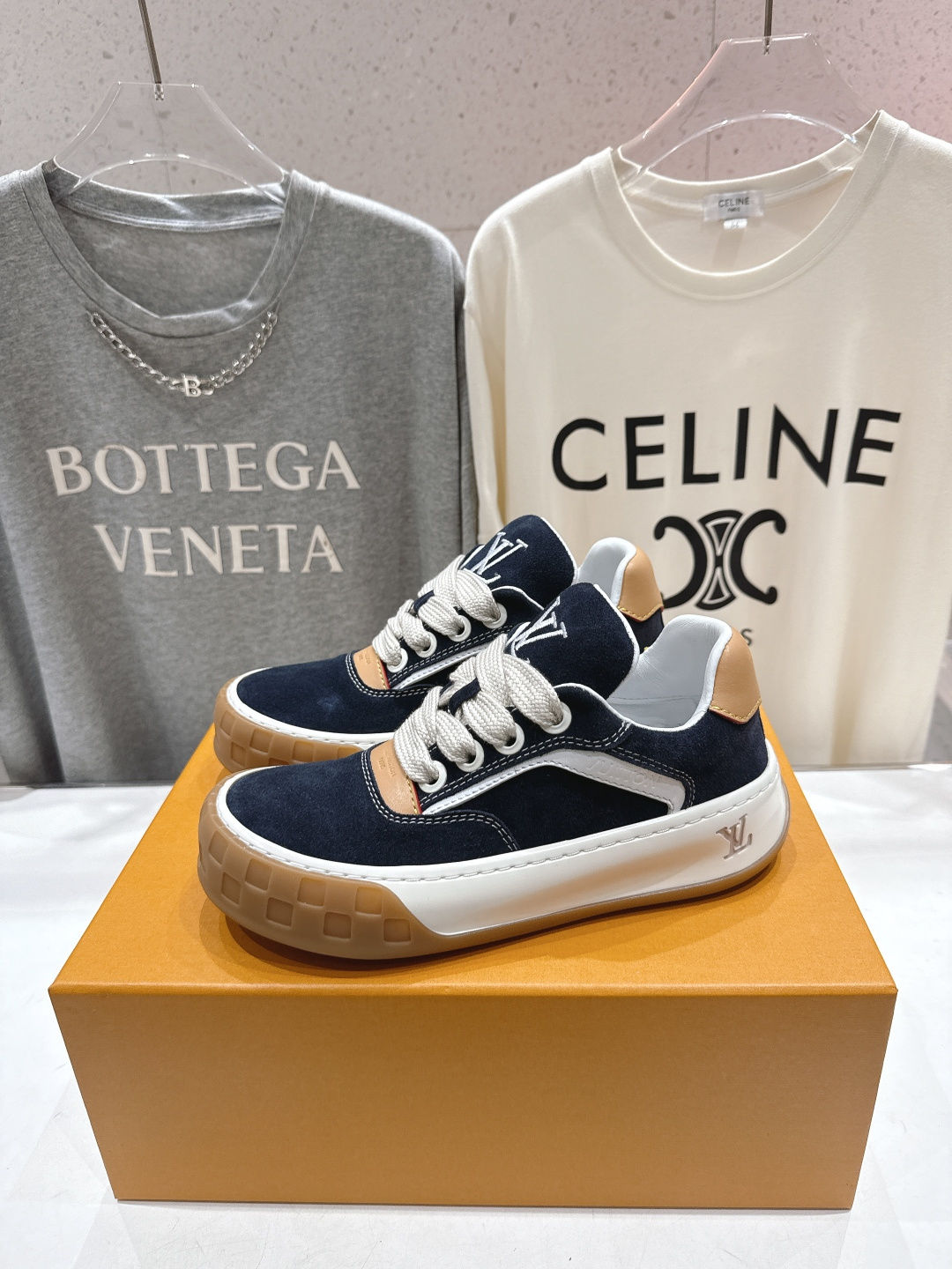 高版本出厂 情侣款 LOUIS VUITTON～LV路易威登F048 L家驴牌最新走秀款Tilted系列