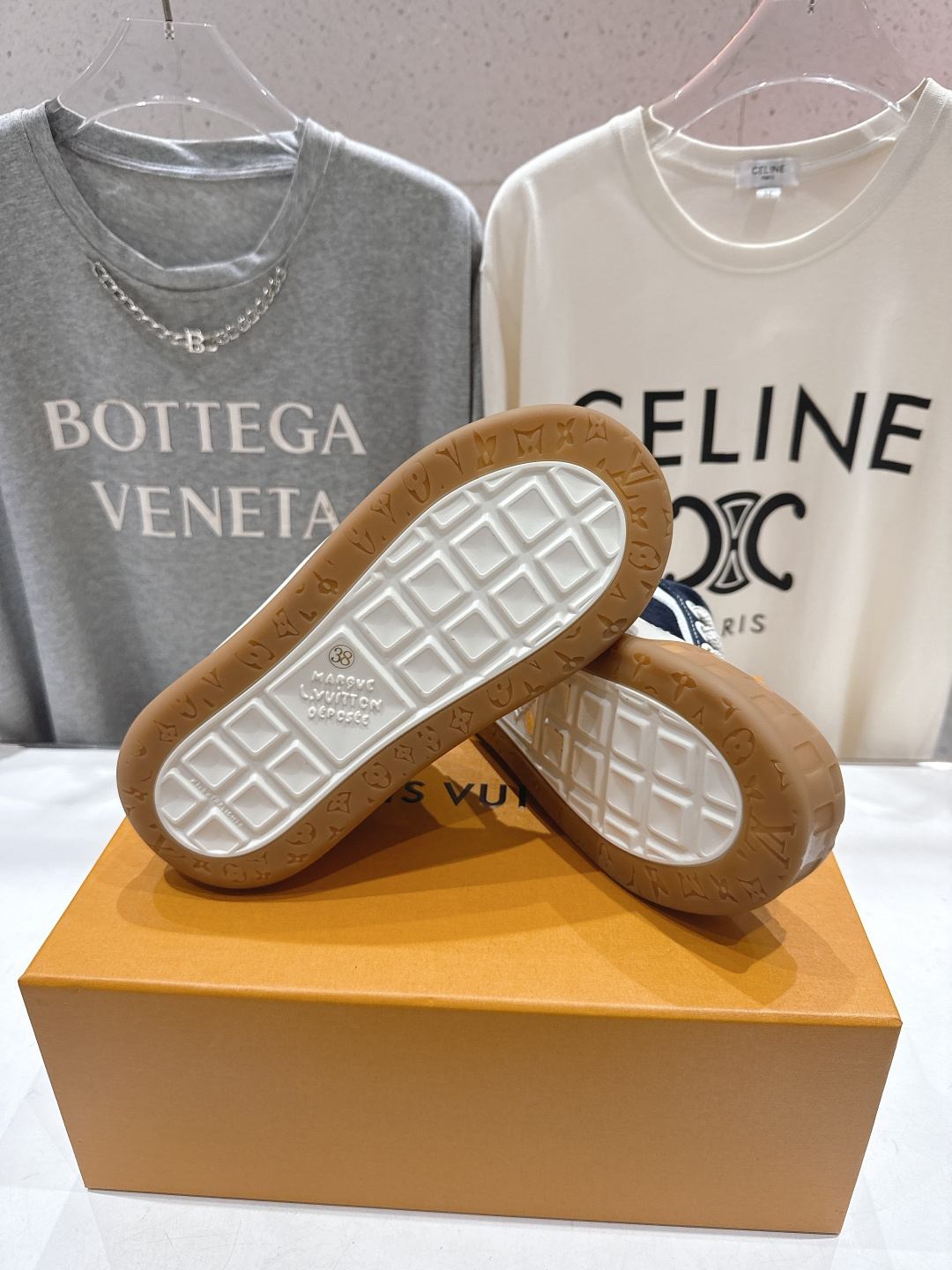 高版本出厂 情侣款 LOUIS VUITTON～LV路易威登F048 L家驴牌最新走秀款Tilted系列