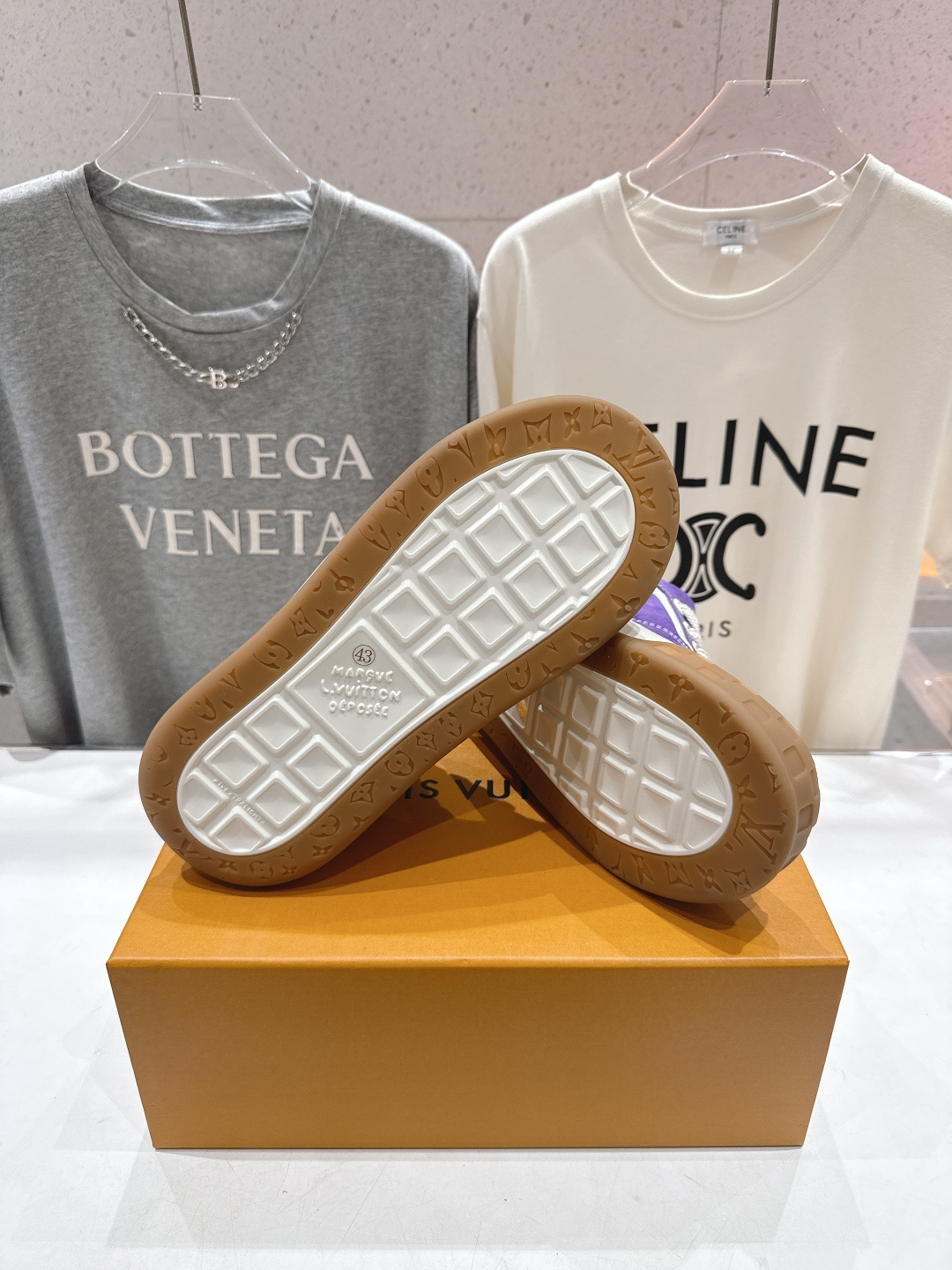 高版本出厂 情侣款 LOUIS VUITTON～LV路易威登F048 L家驴牌最新走秀款Tilted系列