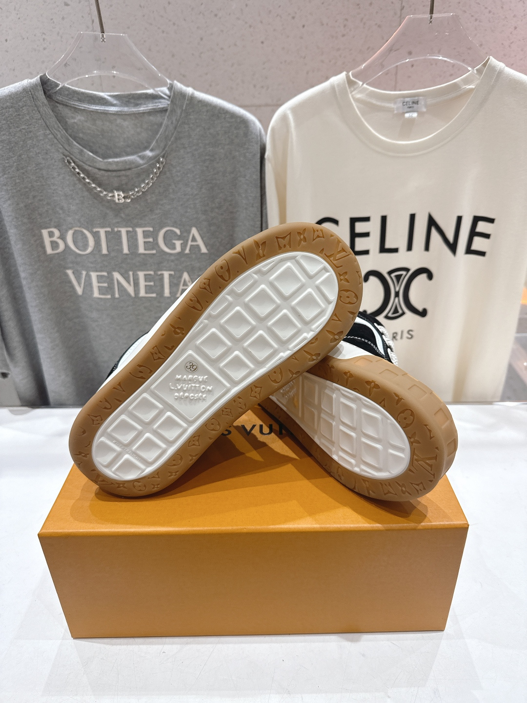 高版本出厂 情侣款 LOUIS VUITTON～LV路易威登F048 L家驴牌最新走秀款Tilted系列