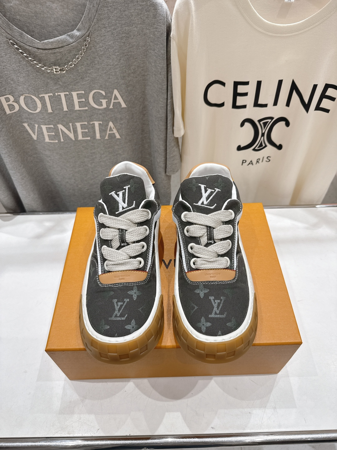 高版本出厂 情侣款 LOUIS VUITTON～LV路易威登F048 L家驴牌最新走秀款Tilted系列